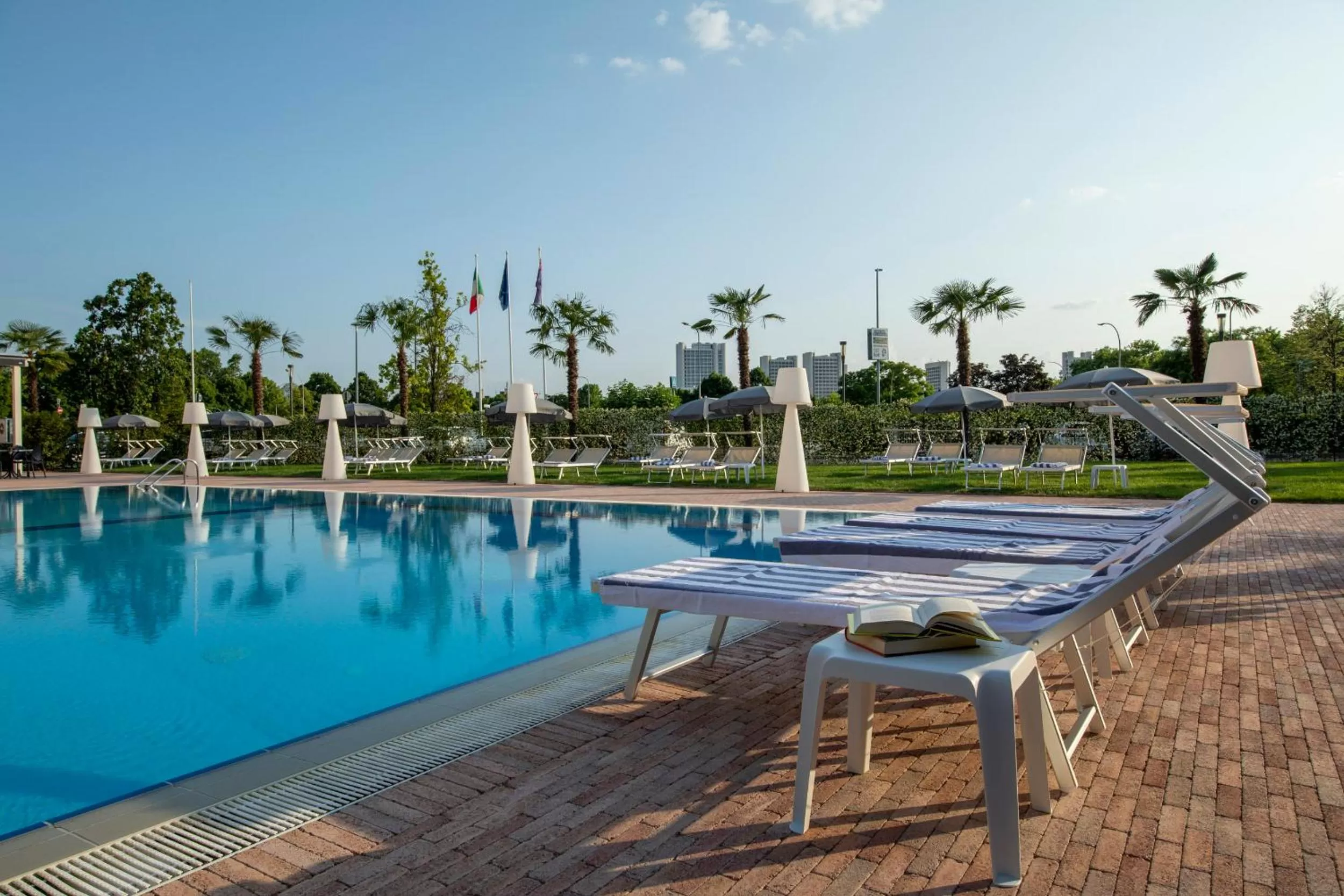 Swimming pool in The Sydney Hotel