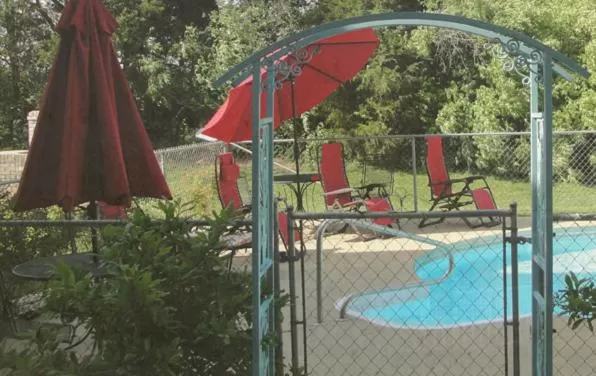 Pool View in Rabbit Creek Bed & Breakfast