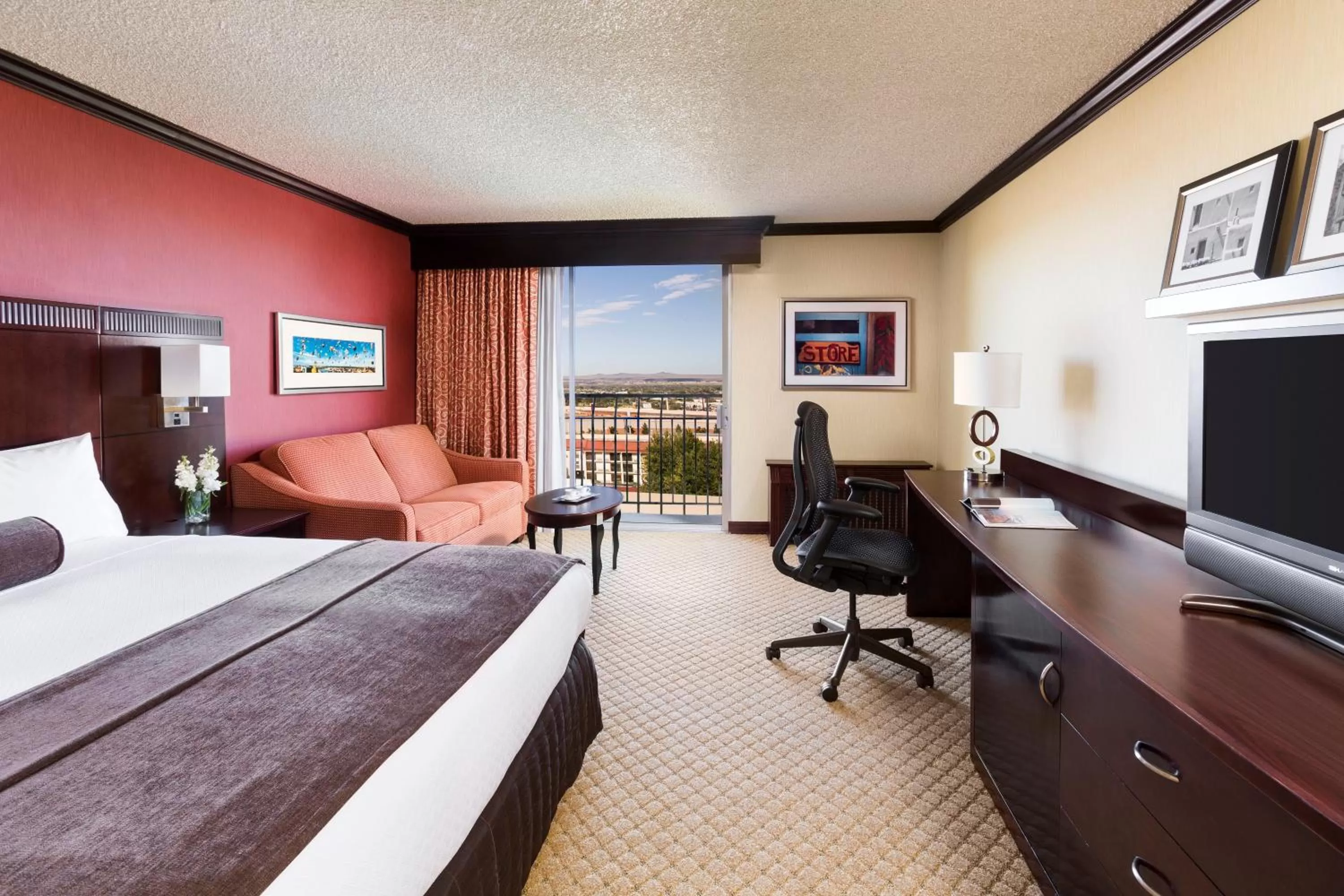 Photo of the whole room, Bed in Albuquerque Crowne Plaza by IHG