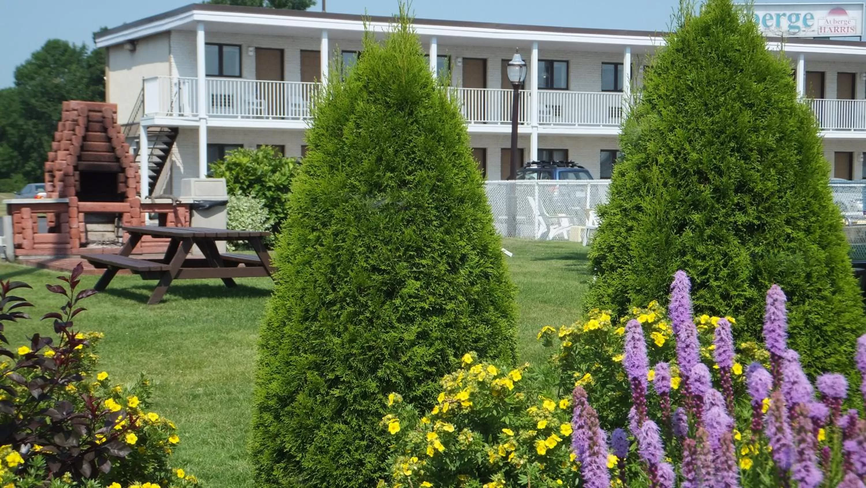 Property building in Auberge Harris