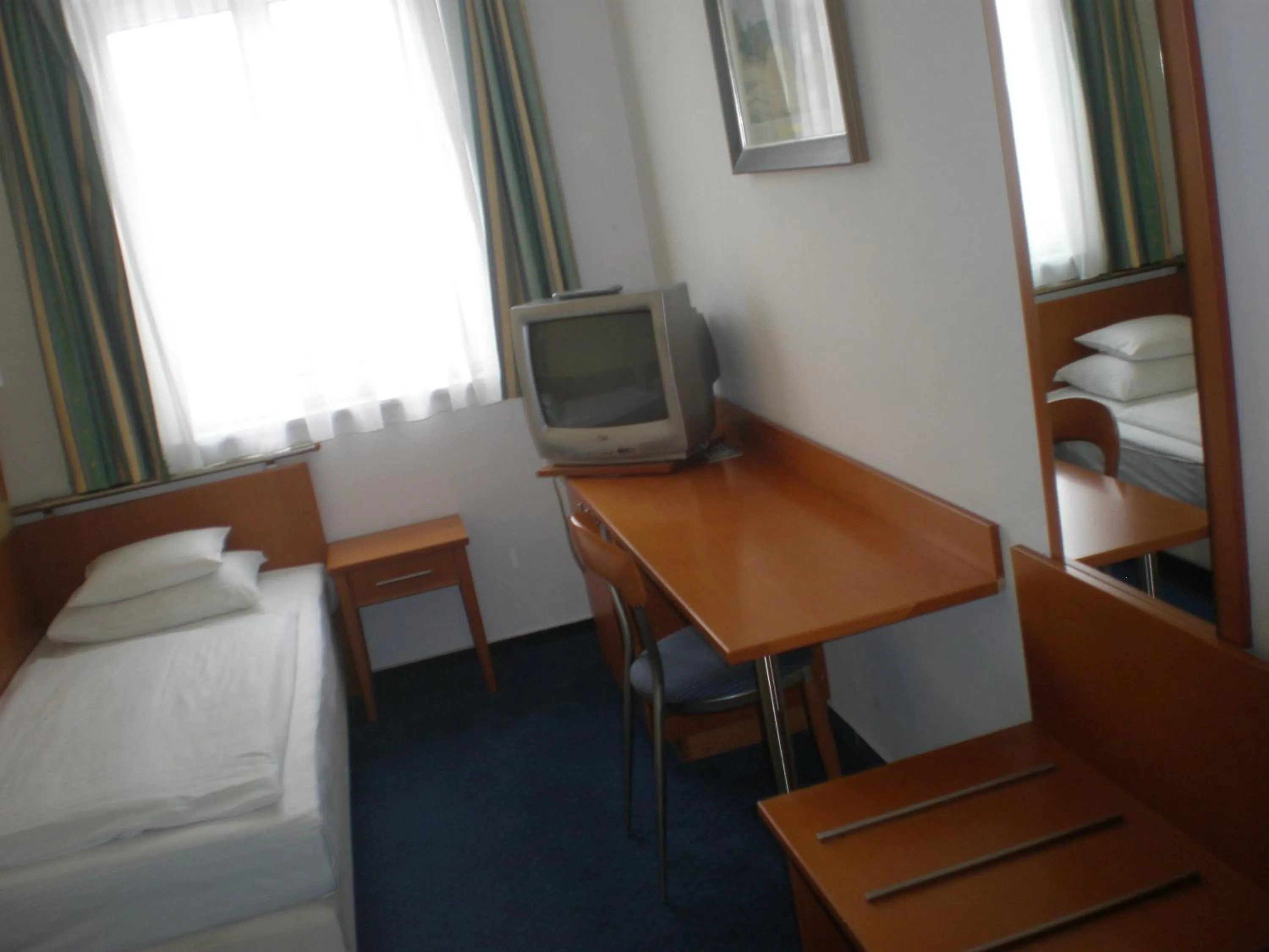 Single Room - Disability Access in Hotel Veritas