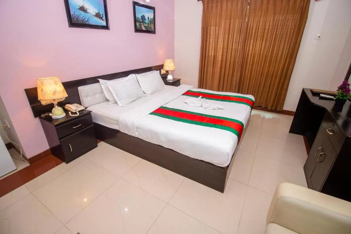 Photo of the whole room, Bed in Central Inn Dhaka City Centre