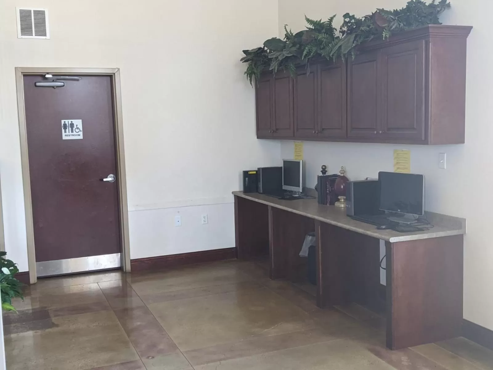 TV and multimedia in Heritage Inn and Suites