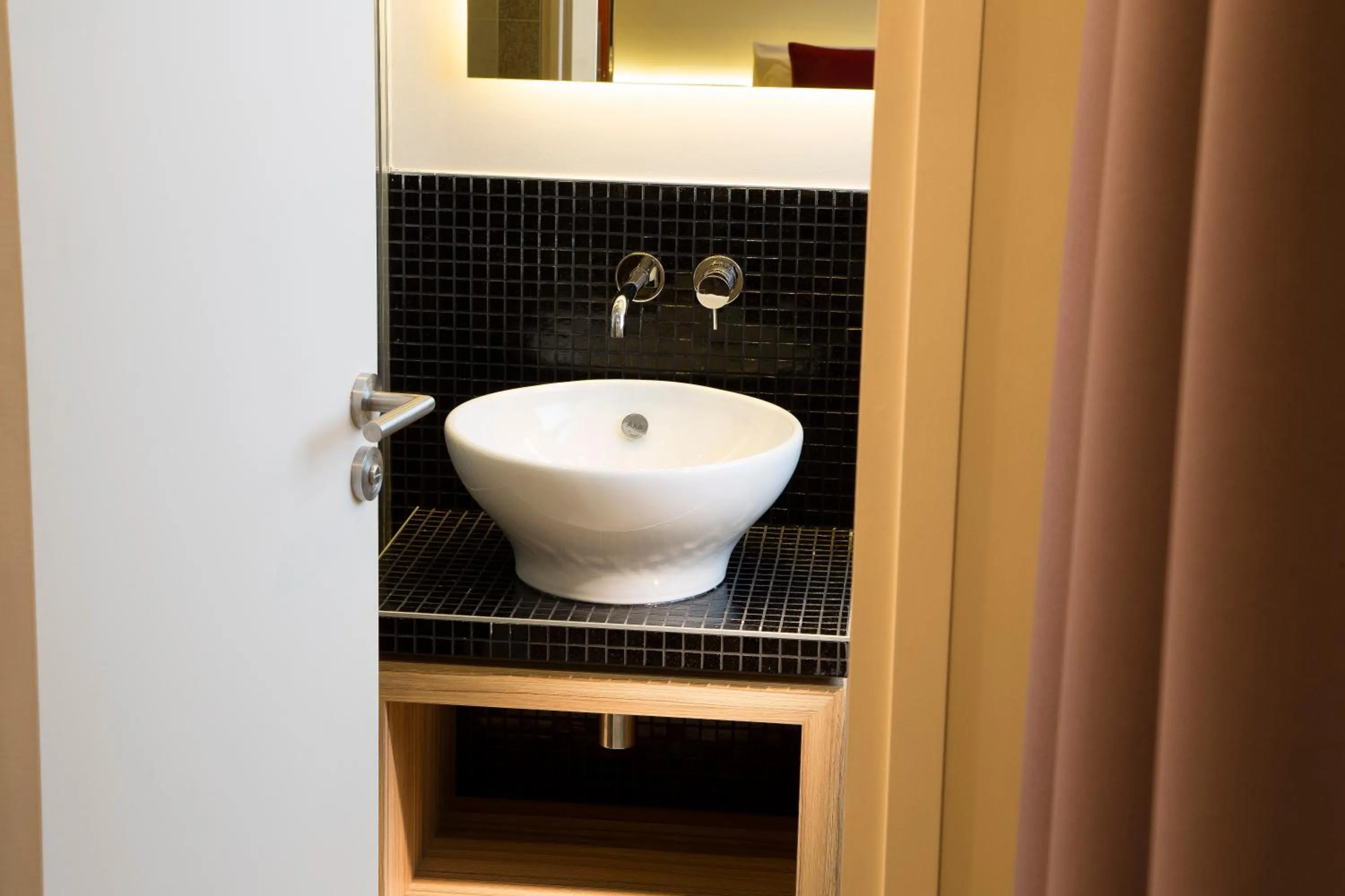 Shower in Hotel Auguste