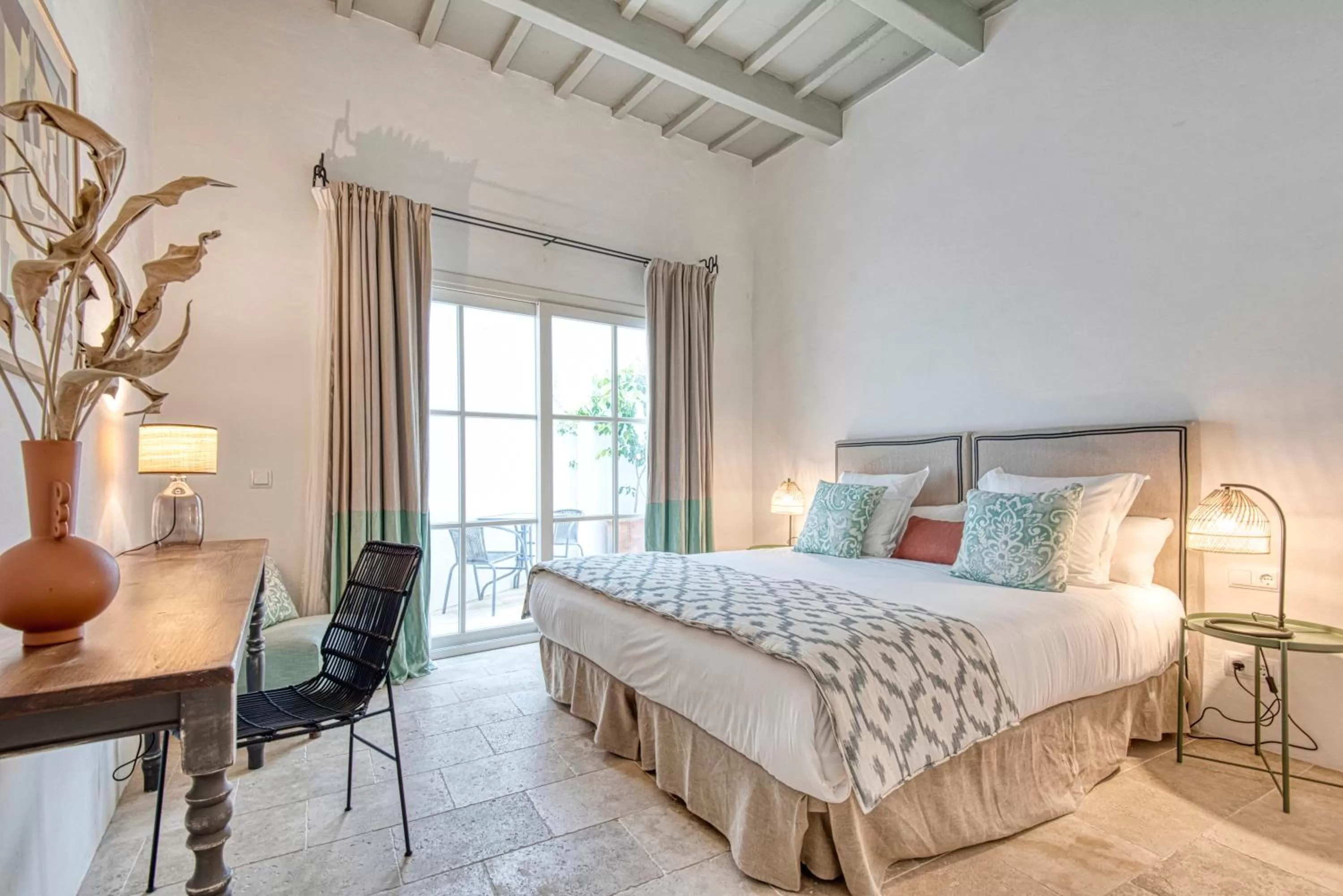 Photo of the whole room, Bed in Can Alberti 1740 Boutique Hotel