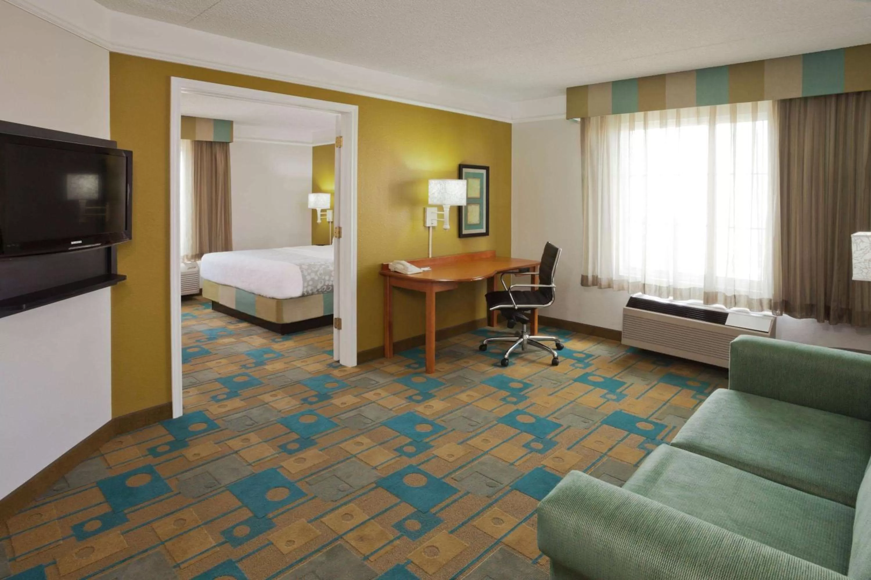 Photo of the whole room, Bed in La Quinta by Wyndham Salt Lake City Airport