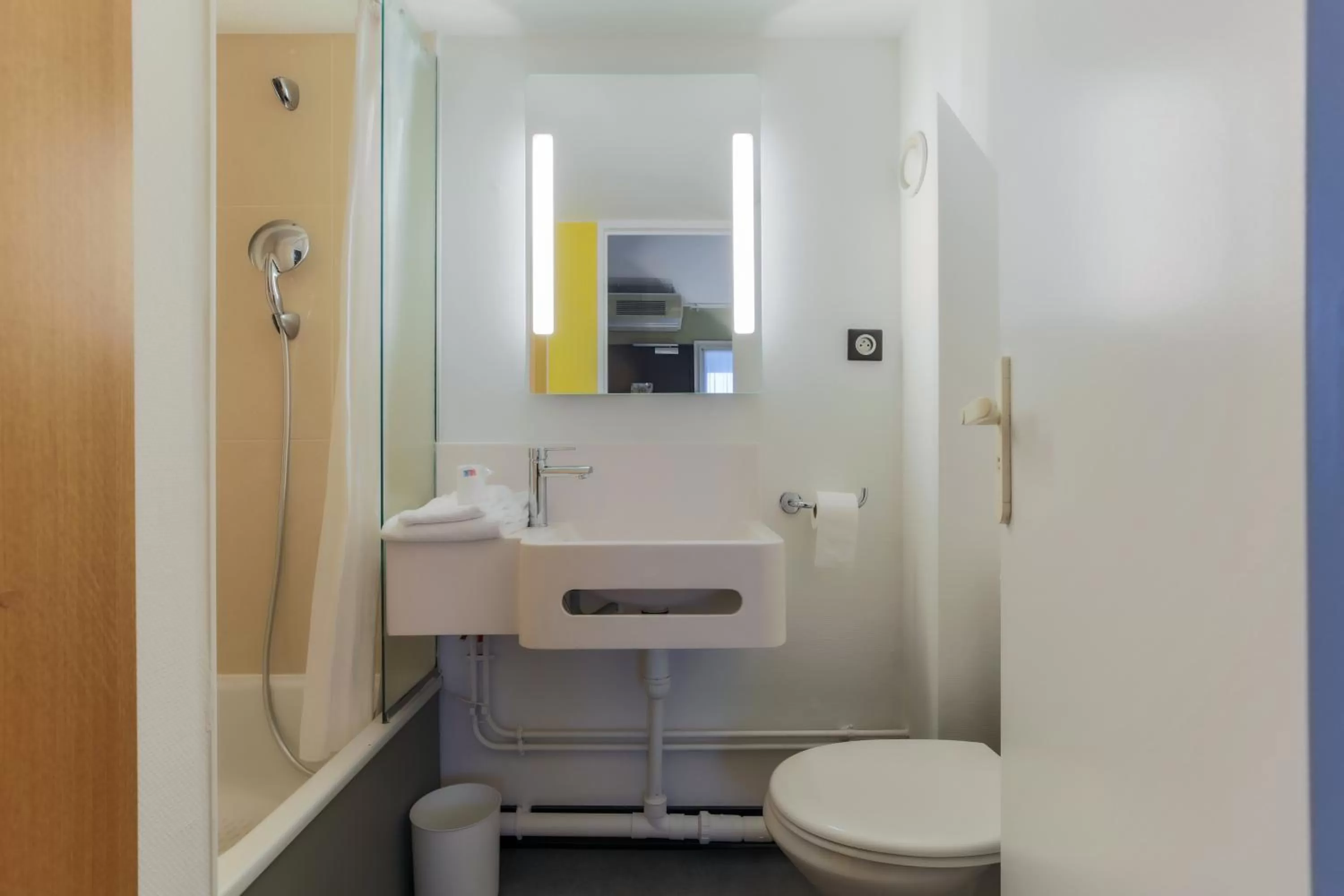 Bathroom in B&B HOTEL Metz Augny