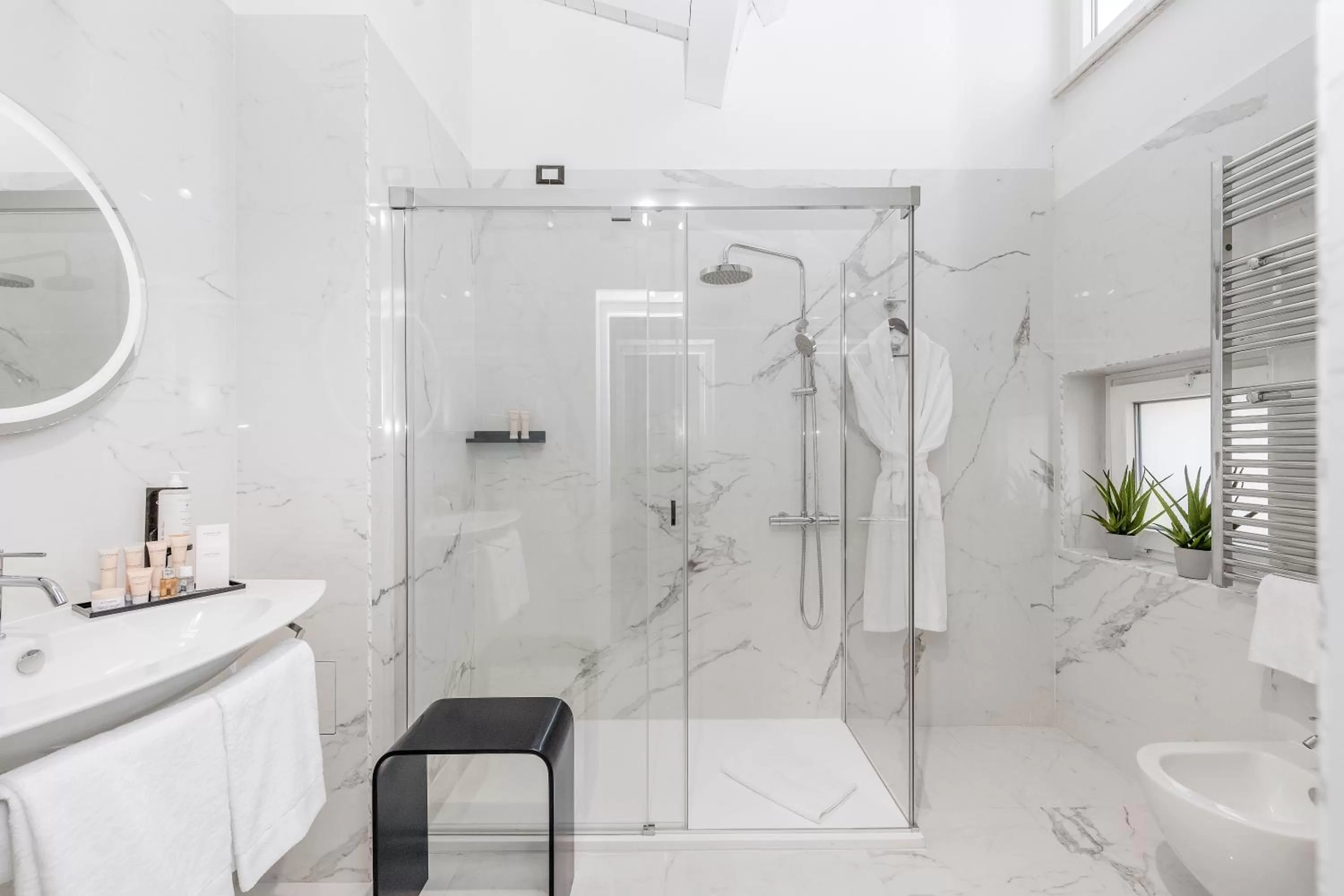 Bathroom in Hotel La Ville Rome