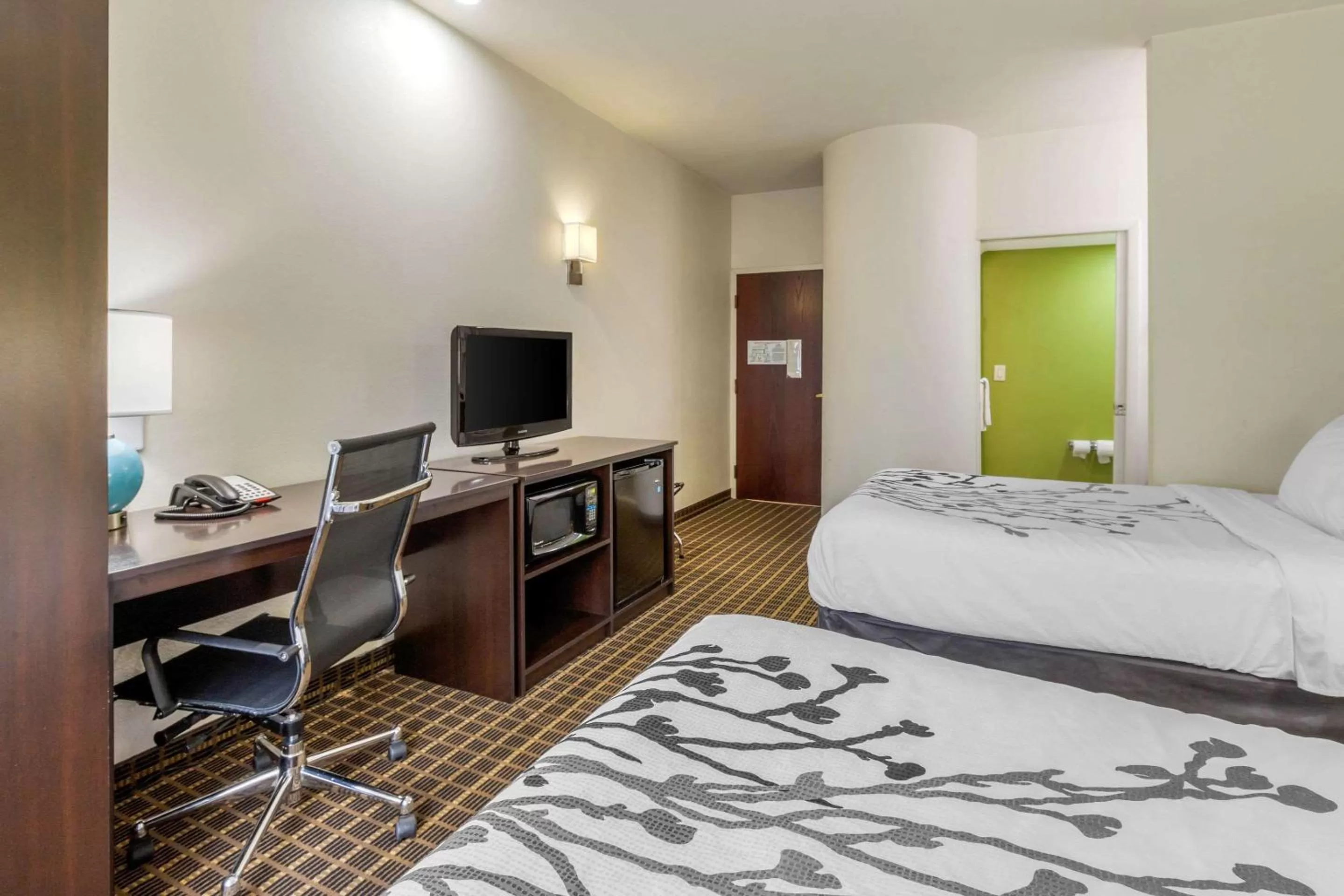 Photo of the whole room, Bed in Sleep Inn Orangeburg