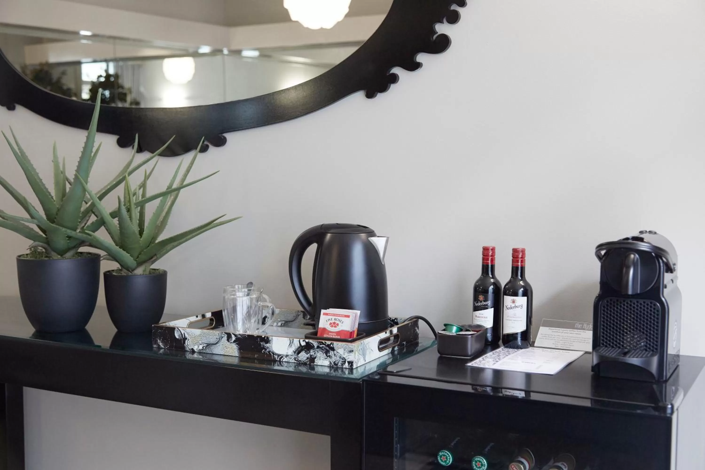 Coffee/tea facilities in The Hyde All Suite Hotel