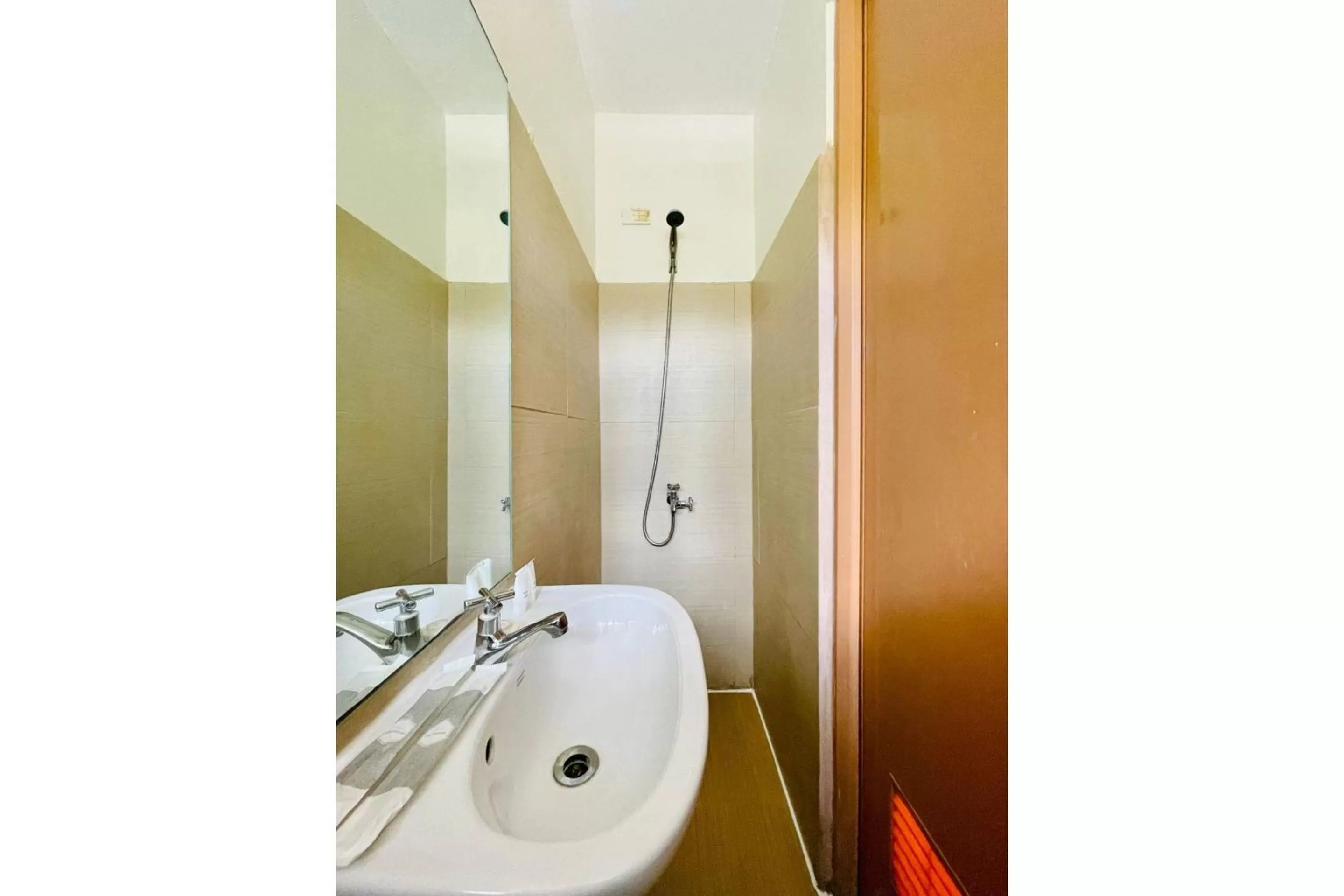 Bathroom in OYO 823 Stay Inn