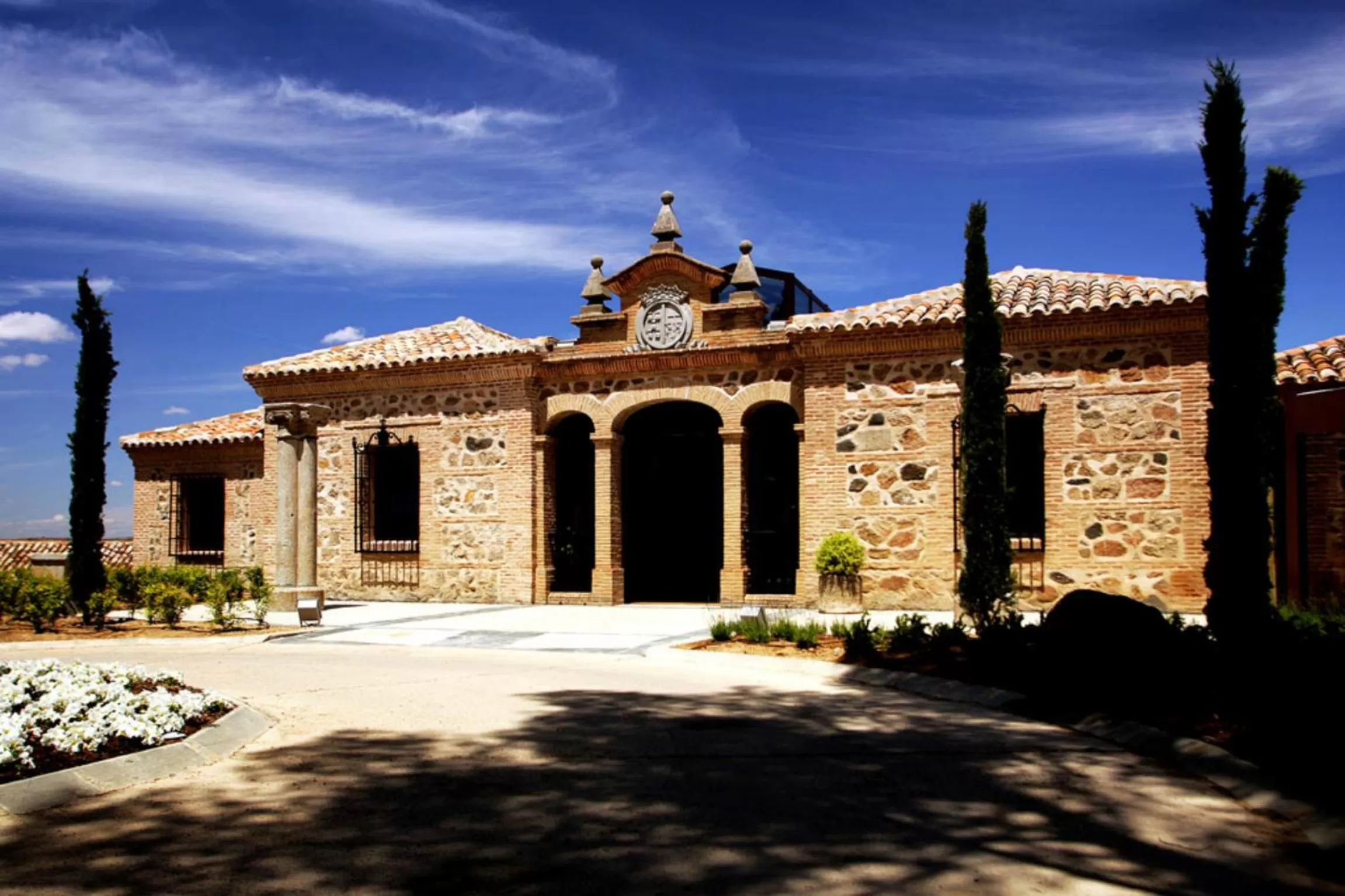 Facade/entrance in Hotel Cigarral el Bosque