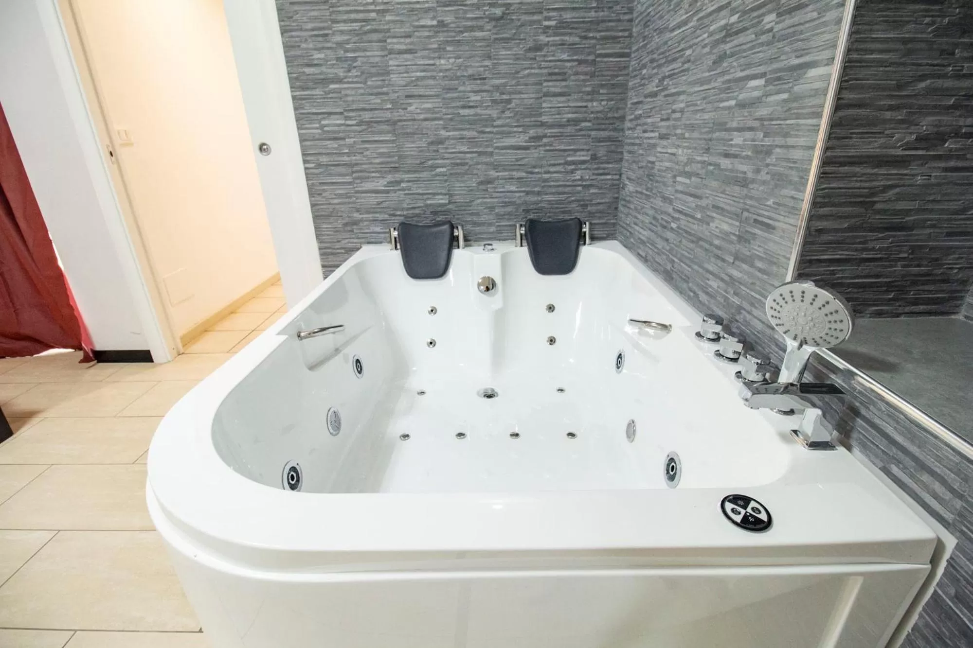 Royal Playa Suite and Apartament -private parking- self chek out