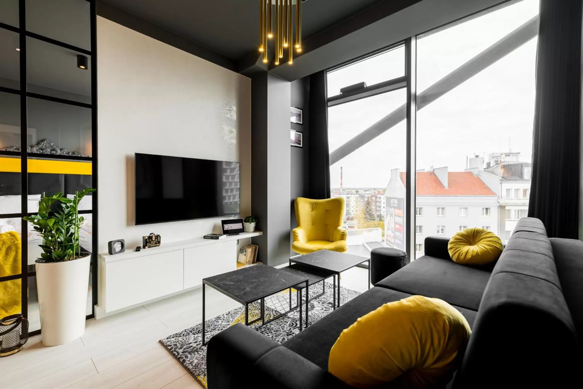 Communal lounge/ TV room in Q18 ApartHotel