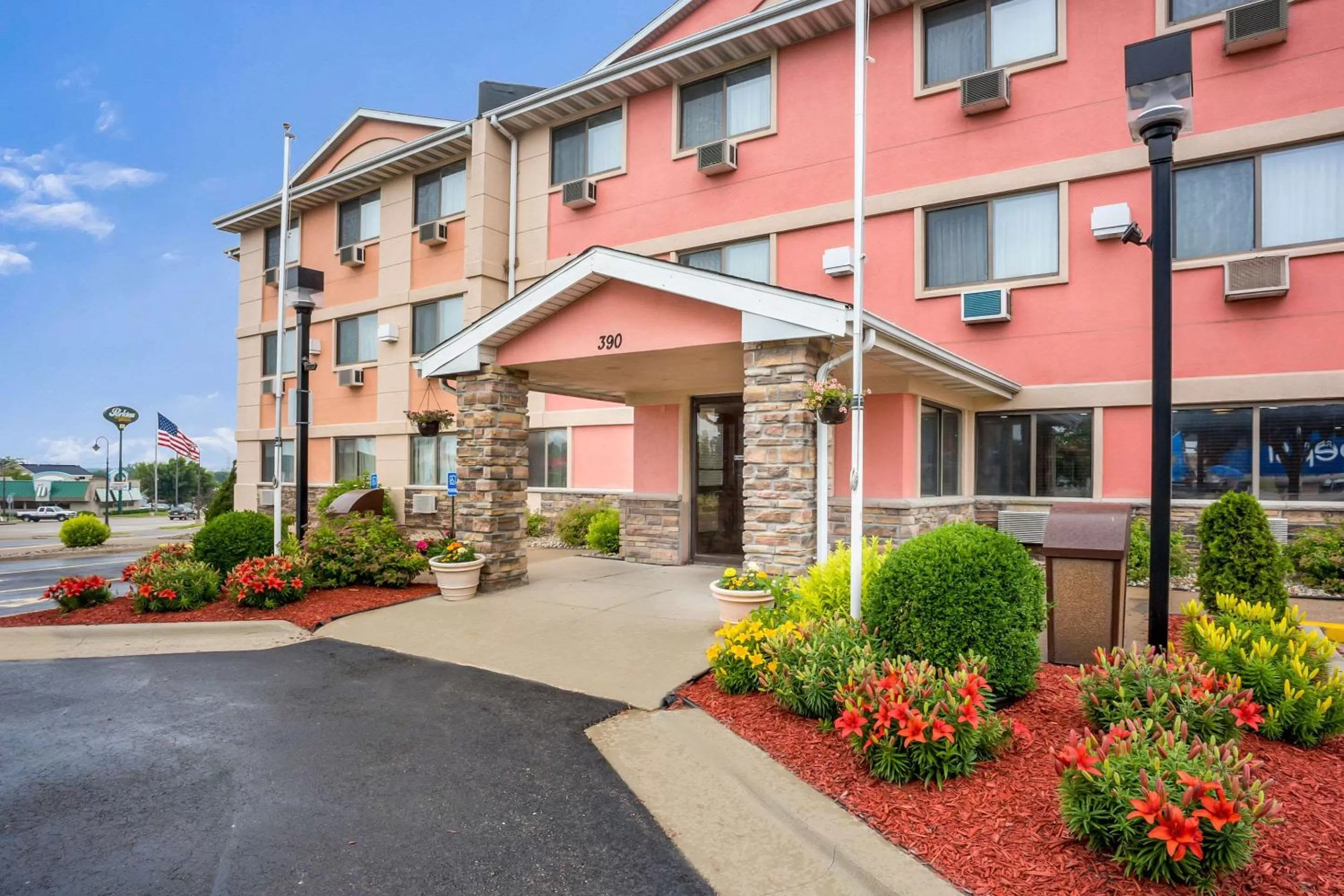 Property building in Quality Inn Cedar Rapids South
