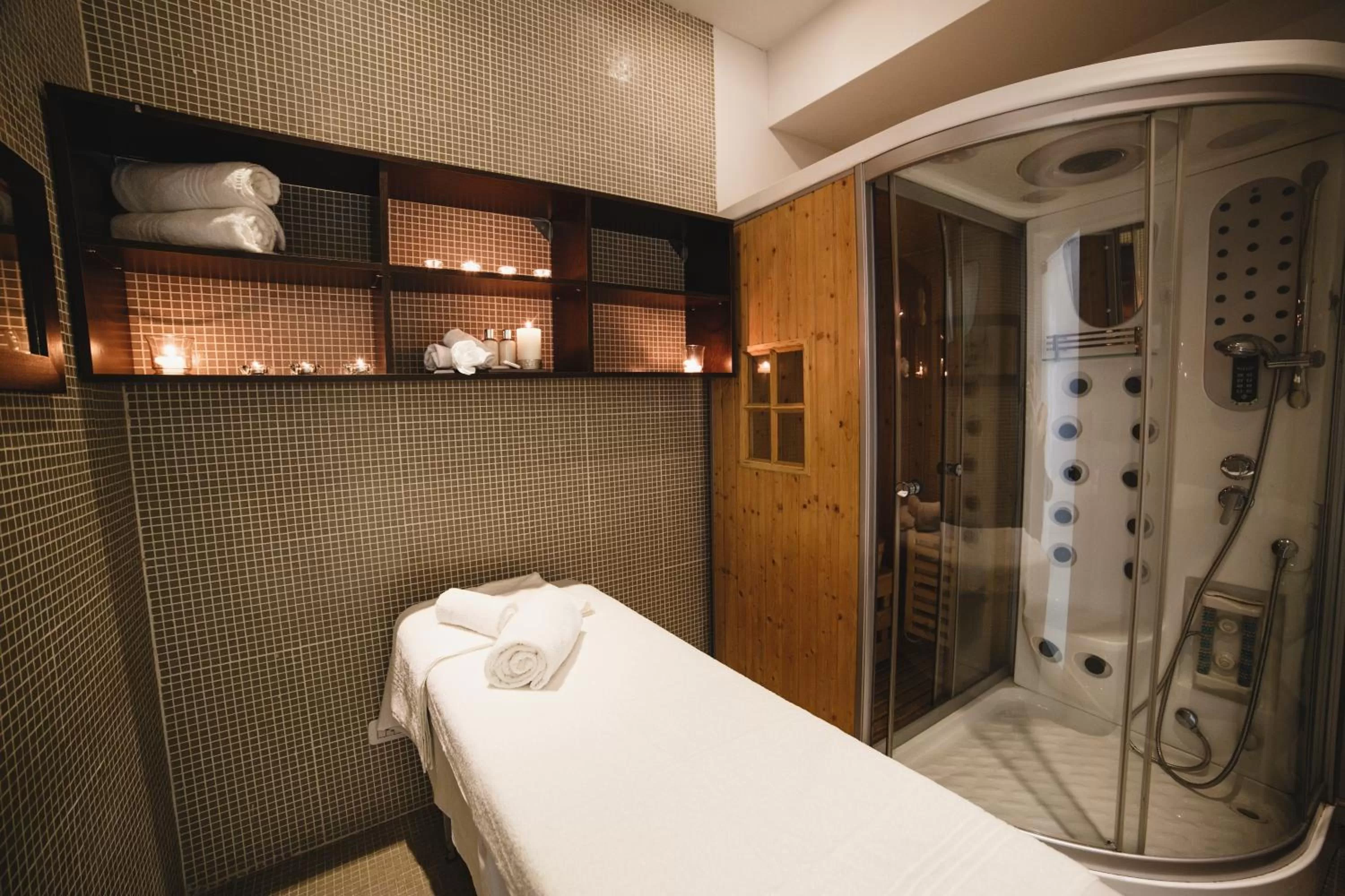 Fitness centre/facilities in Ker Urquiza Hotel