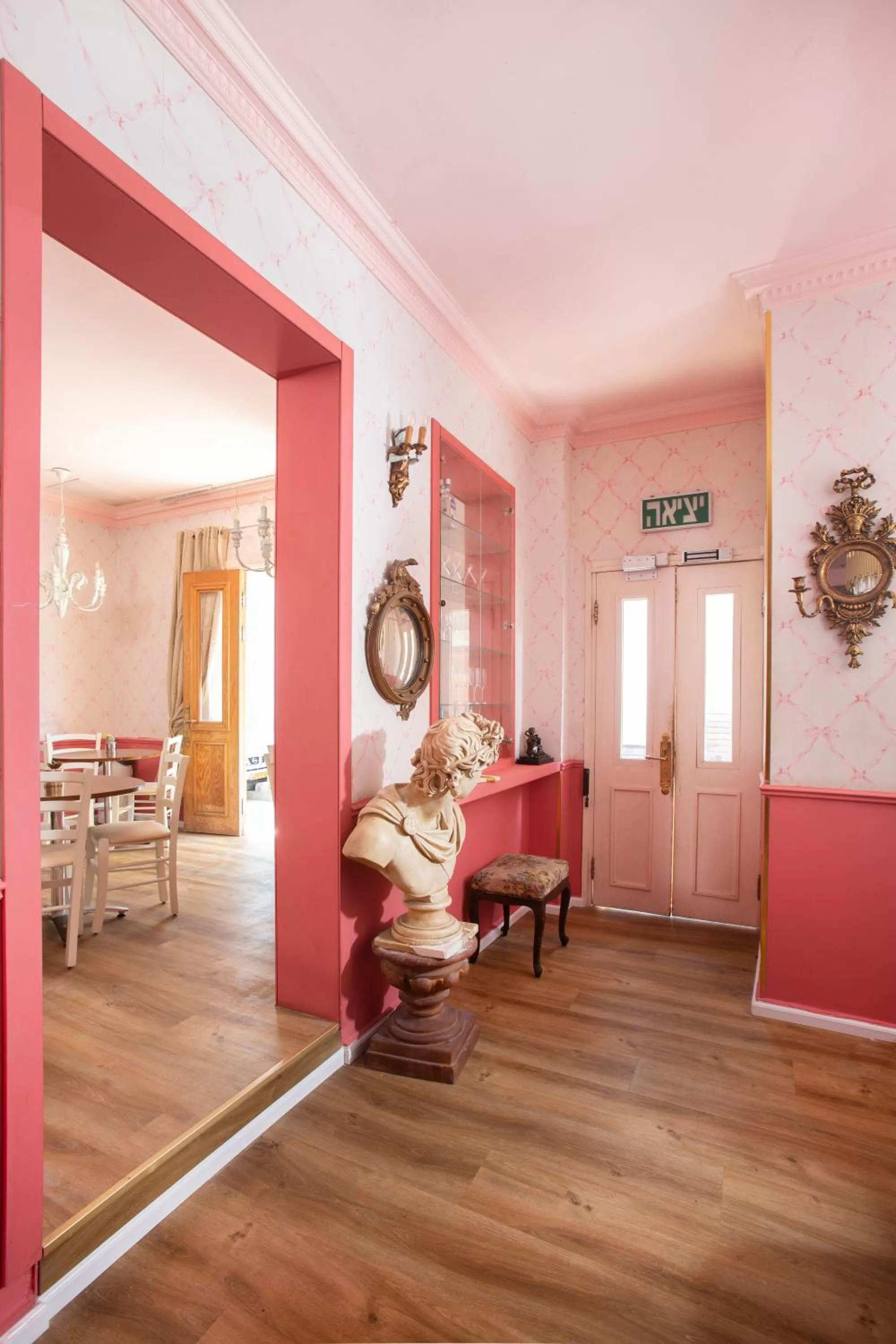 Decorative detail in The Elliot - Adults only