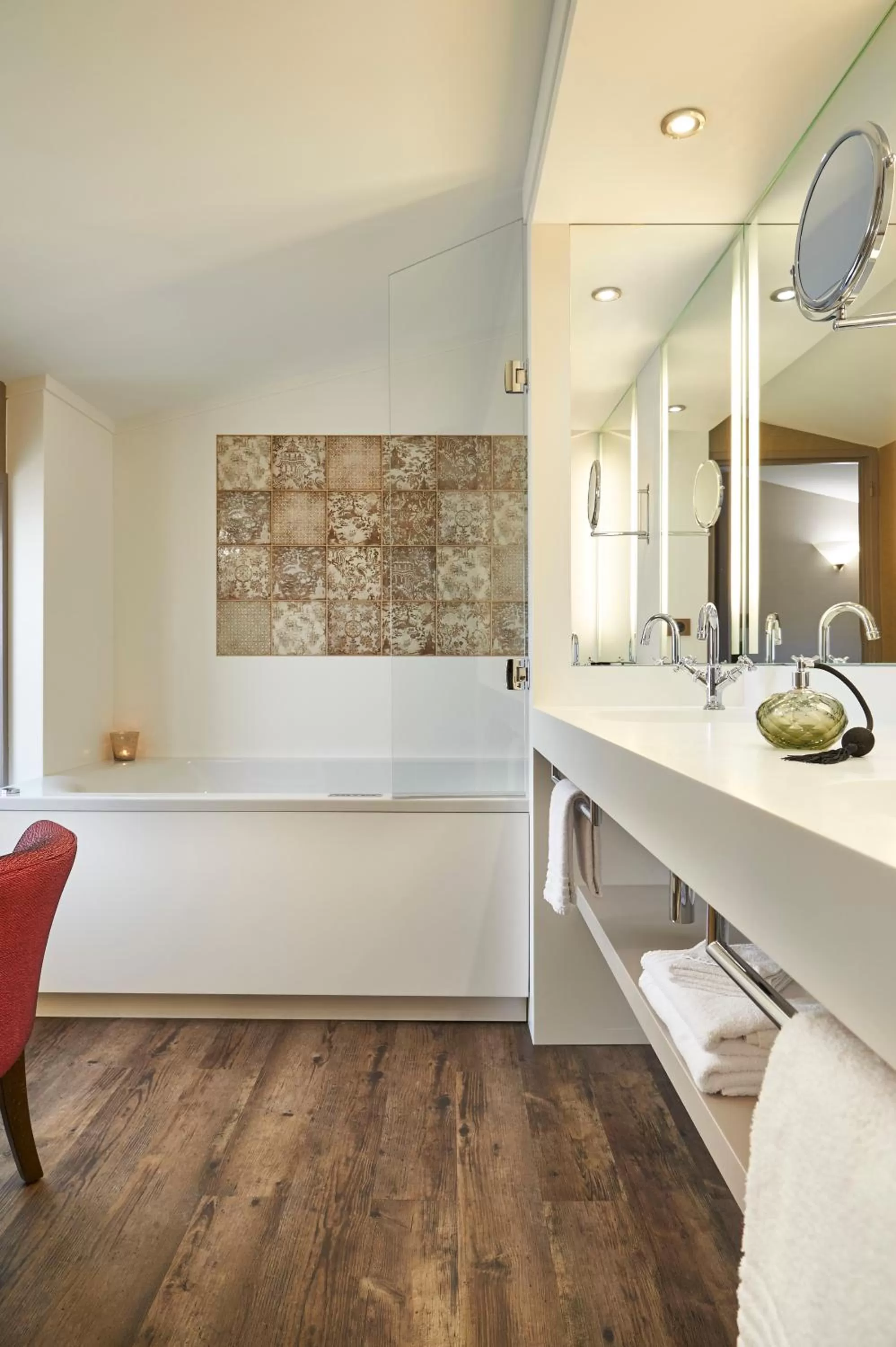 Bathroom, Bed in Best Western Premier HBEO Bordeaux Centre