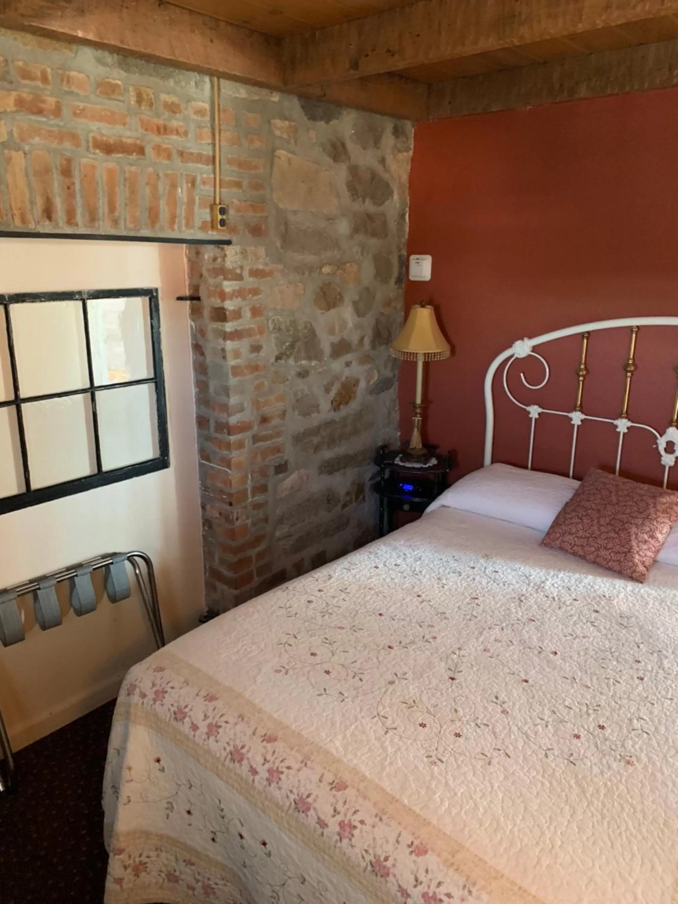 Bedroom, Bed in Sugarloaf Mountain Motel