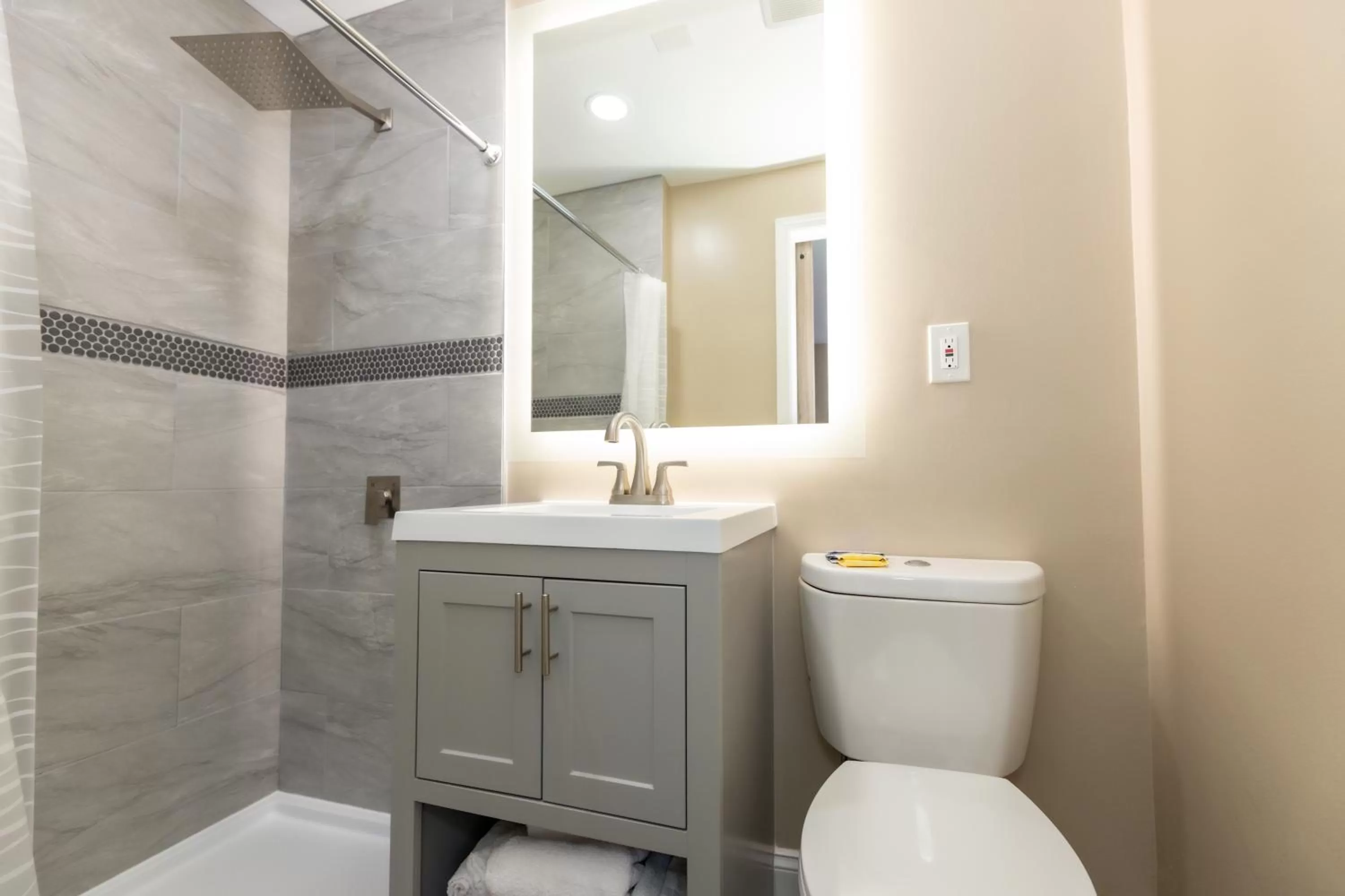 Shower in Seaside Sands Inn