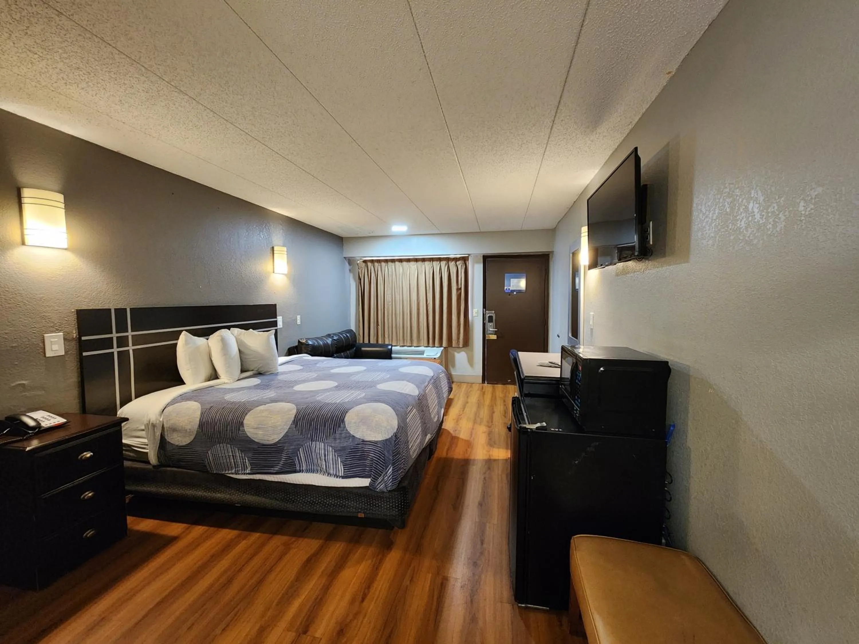 Bed in Americas Best Value Inn and Suites Little Rock