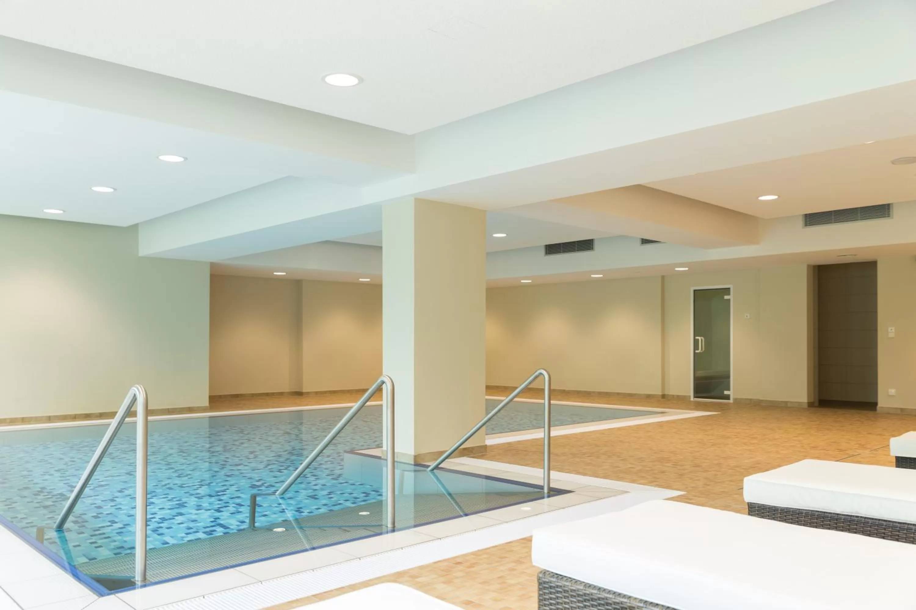 Swimming pool in Aribo Hotel