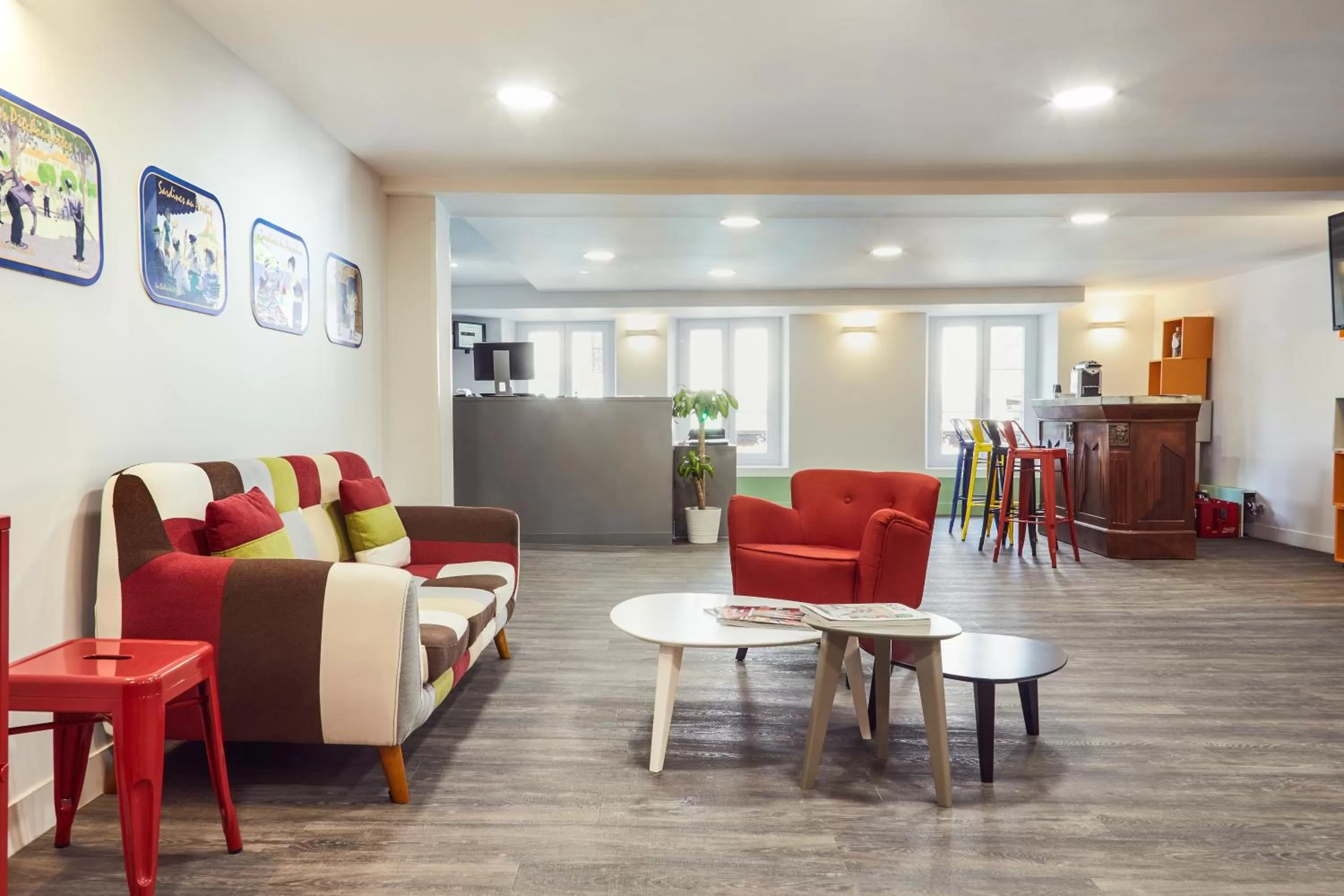 Living room in ibis Styles Marseille Vieux Port