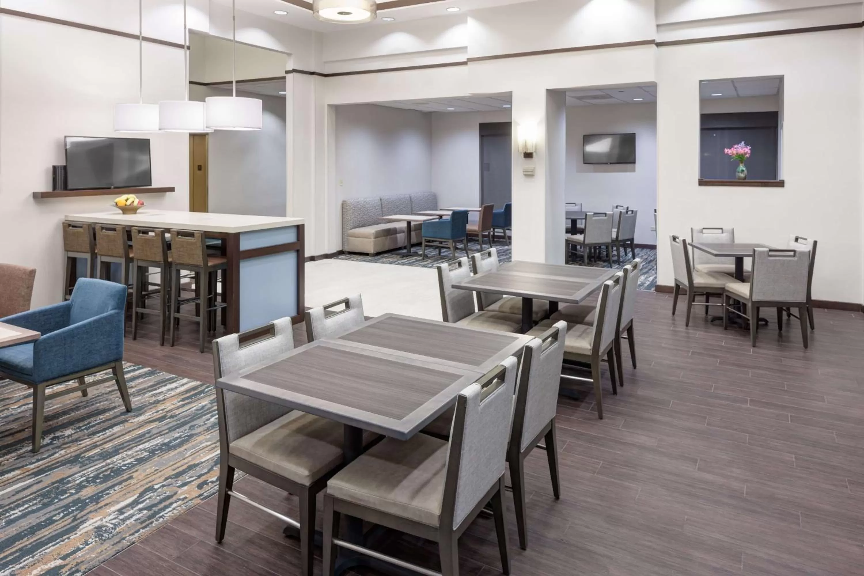 Restaurant/places to eat in Hampton Inn & Suites Chicago North Shore