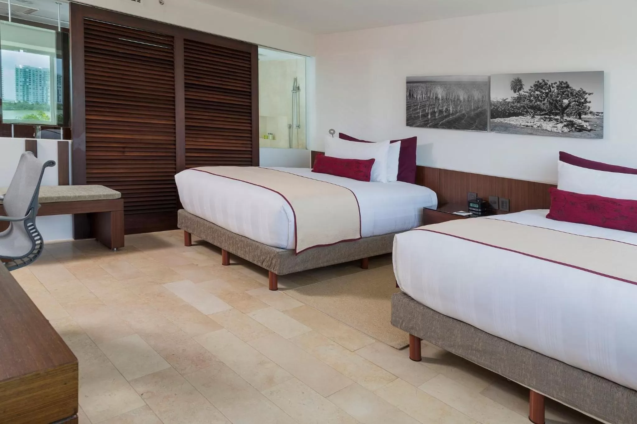 Photo of the whole room, Bed in Presidente InterContinental Cancun Resort