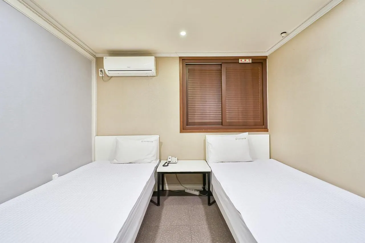 Bedroom, Bed in Top Motel Busan