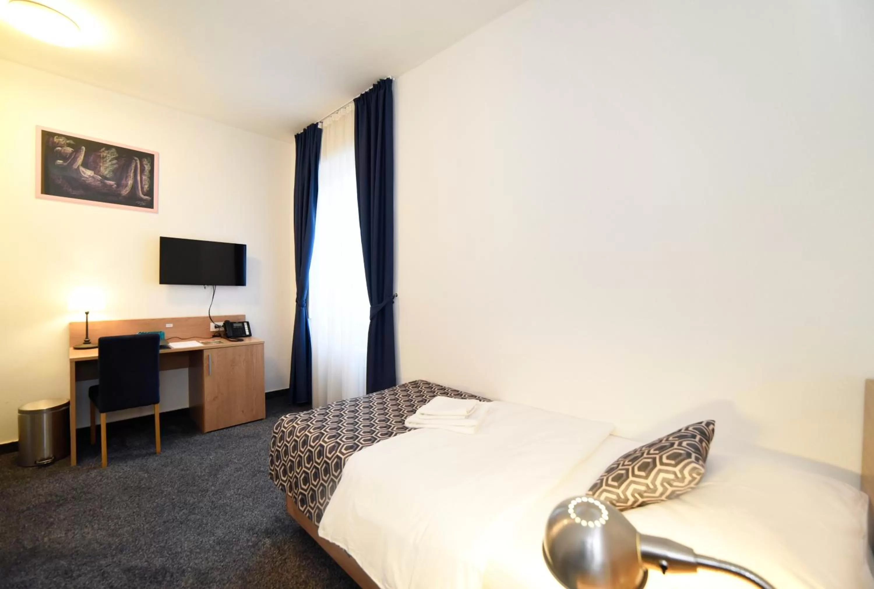 Bedroom, Bed in Hotel Orient Zagreb