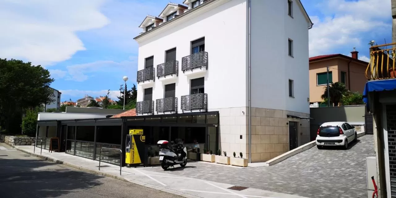Property building in Azur