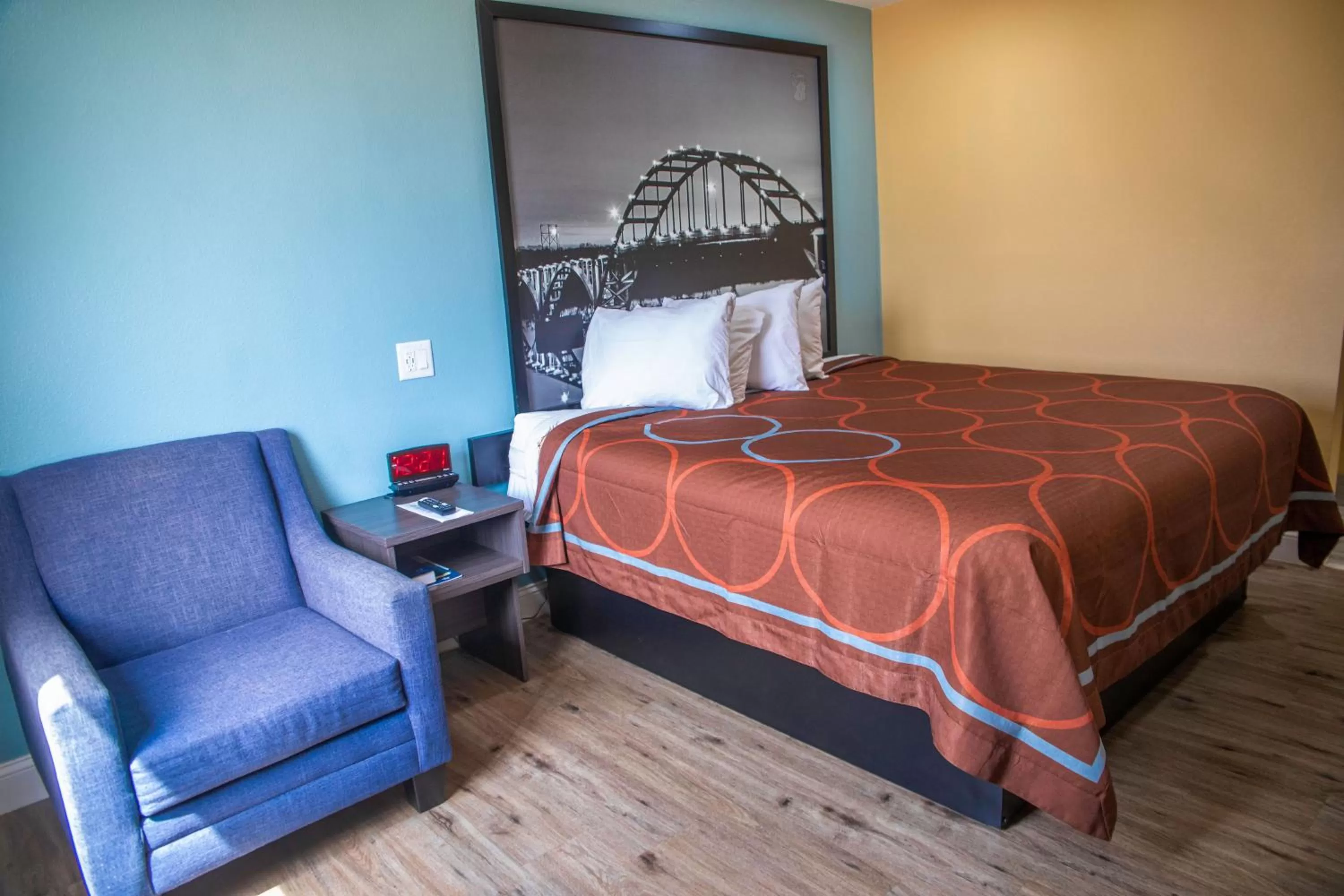 Bed in Super 8 by Wyndham Mountain Home