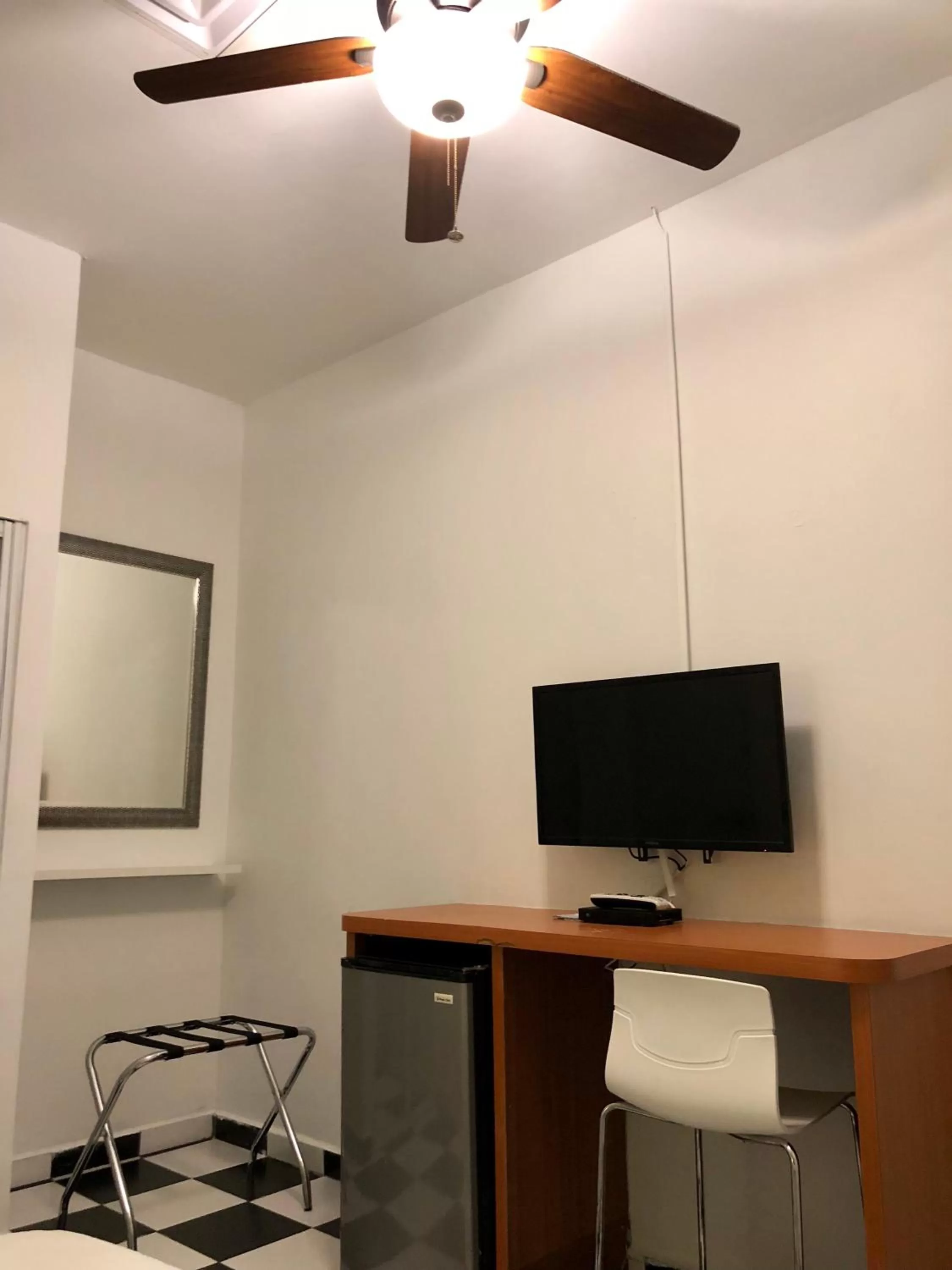 Photo of the whole room in Navona Studios