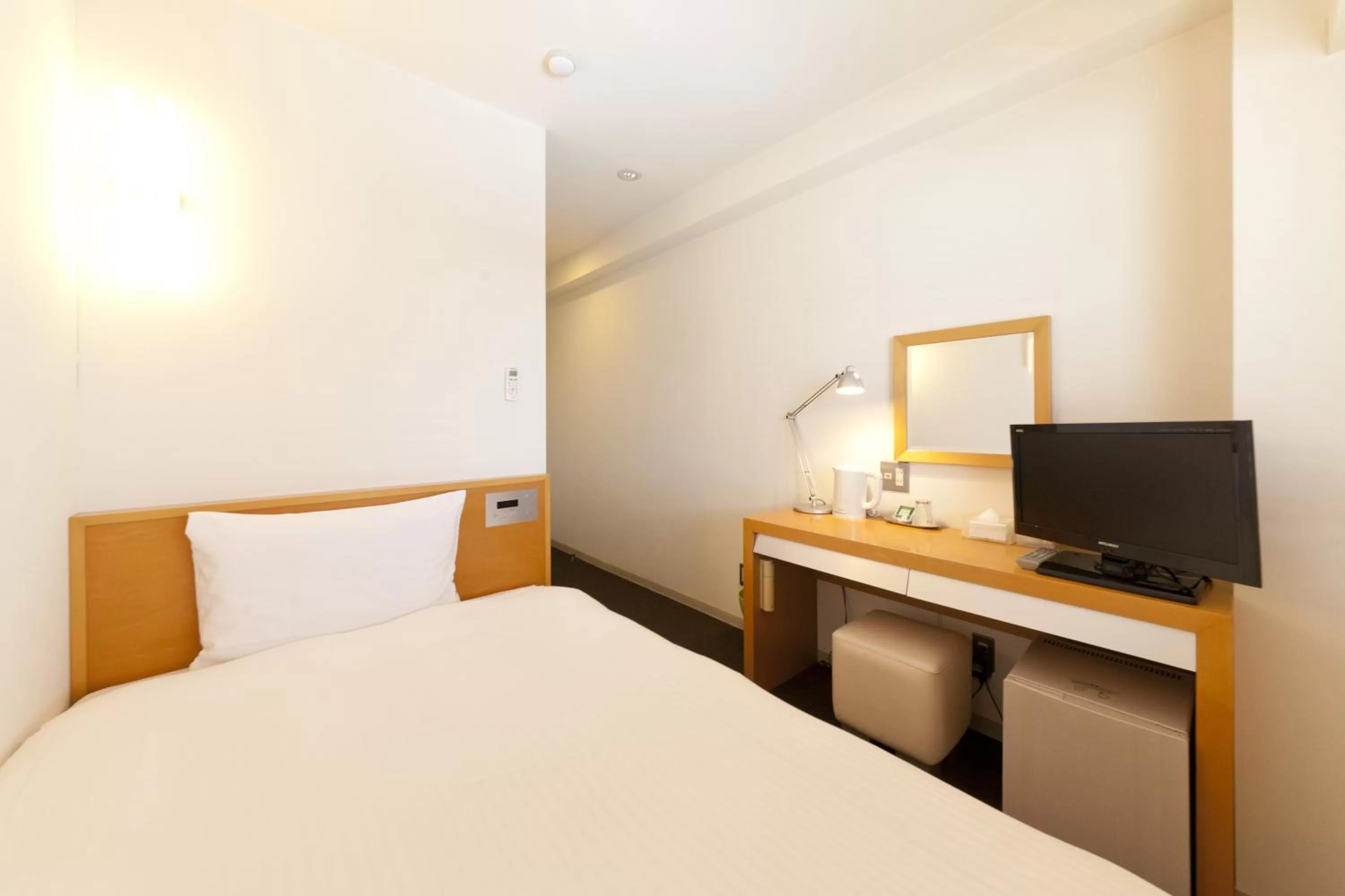 Photo of the whole room, Bed in 7 Days Hotel