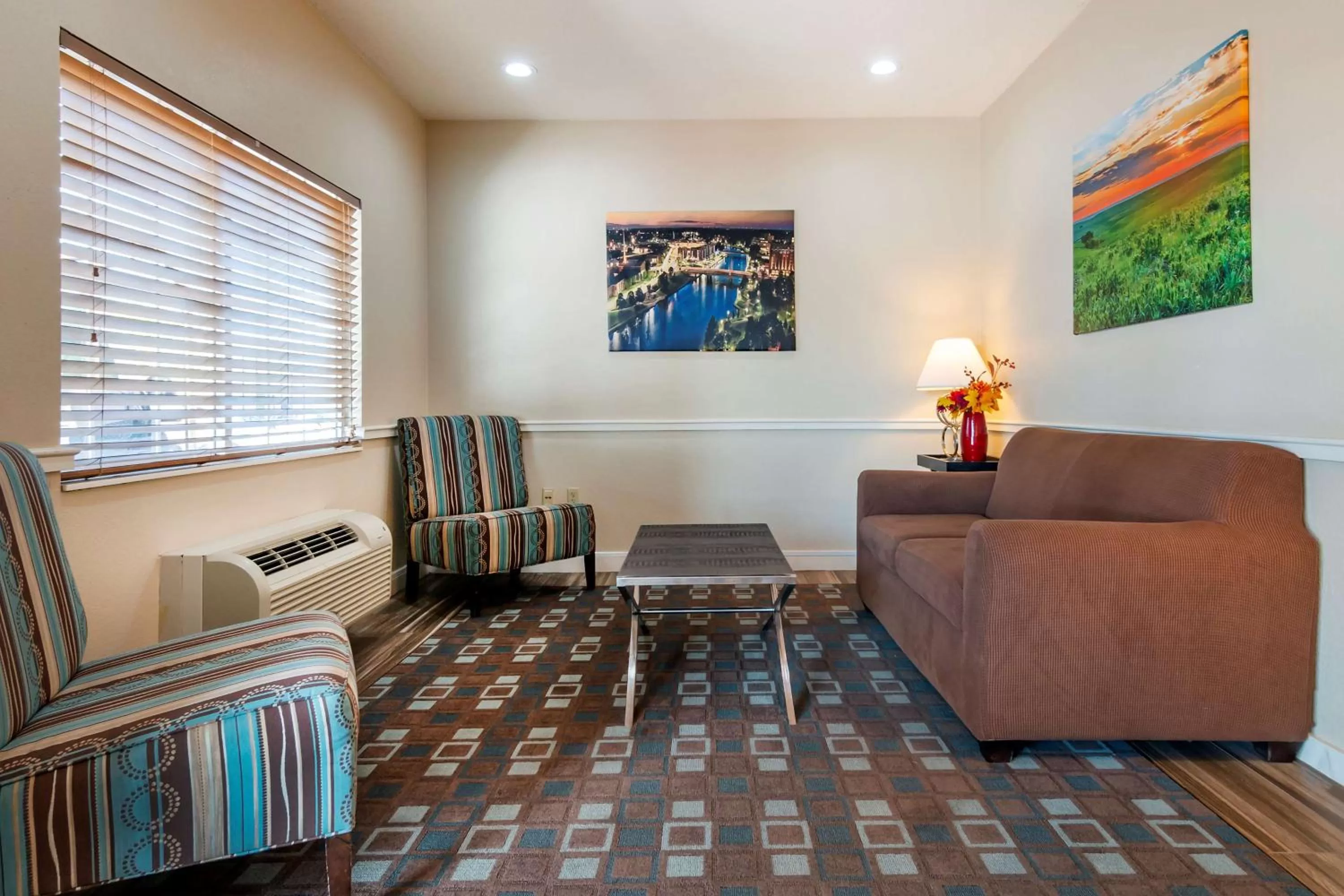 Lobby or reception in Best Western Governors Inn and Suites