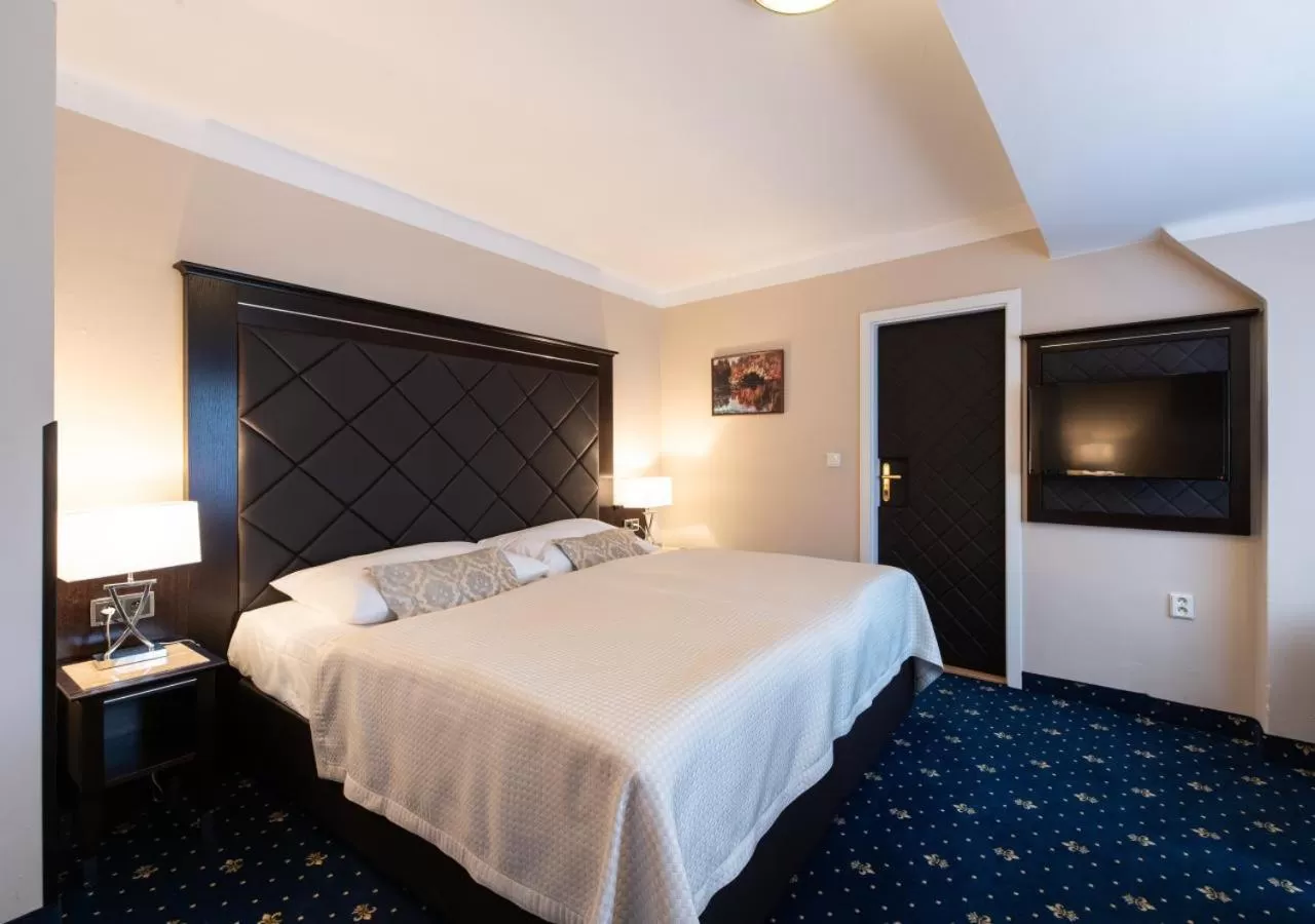 Bed in Pytloun Old Armoury Hotel Prague, Stará Zbrojnice