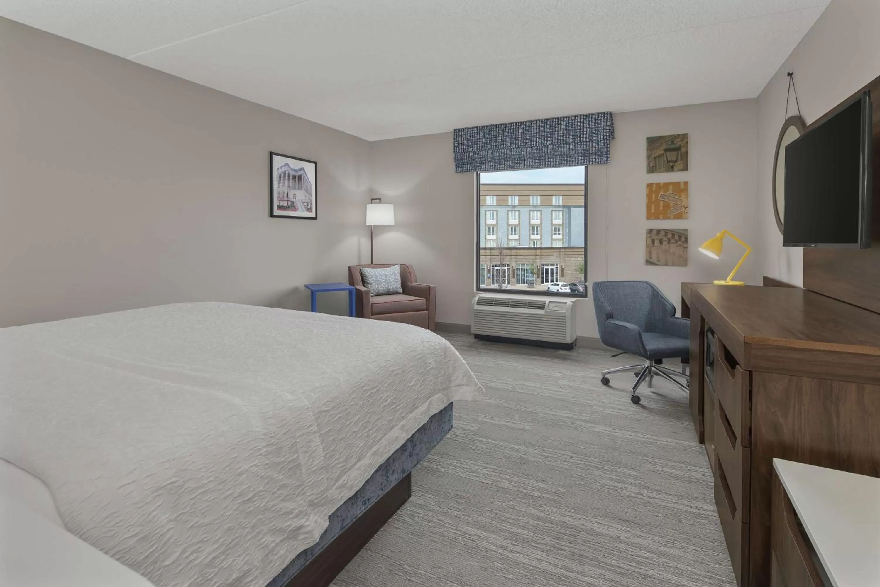 Bedroom, Bed in Hampton Inn & Suites Macon I-75 North