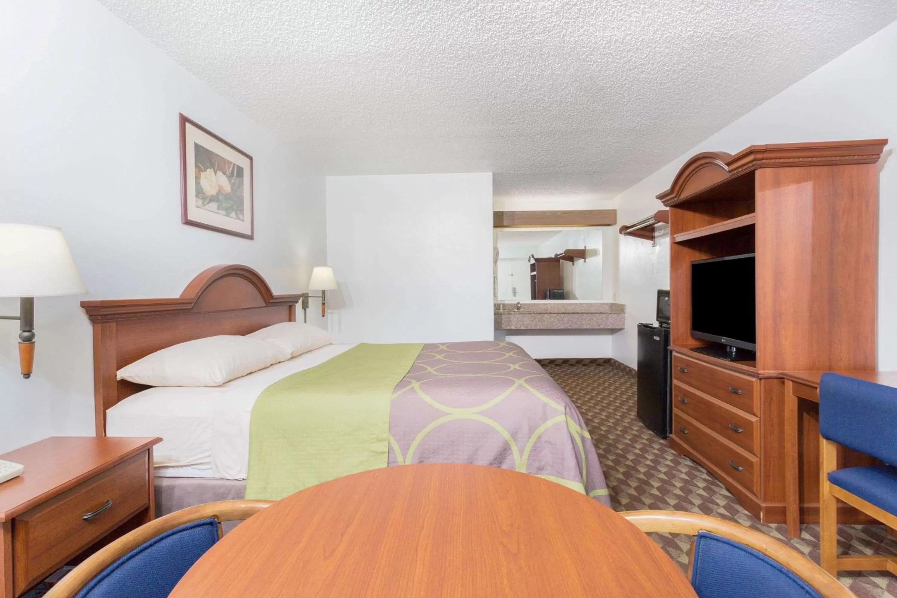 Photo of the whole room, Bed in Super 8 by Wyndham Riviera Beach West Palm Beach