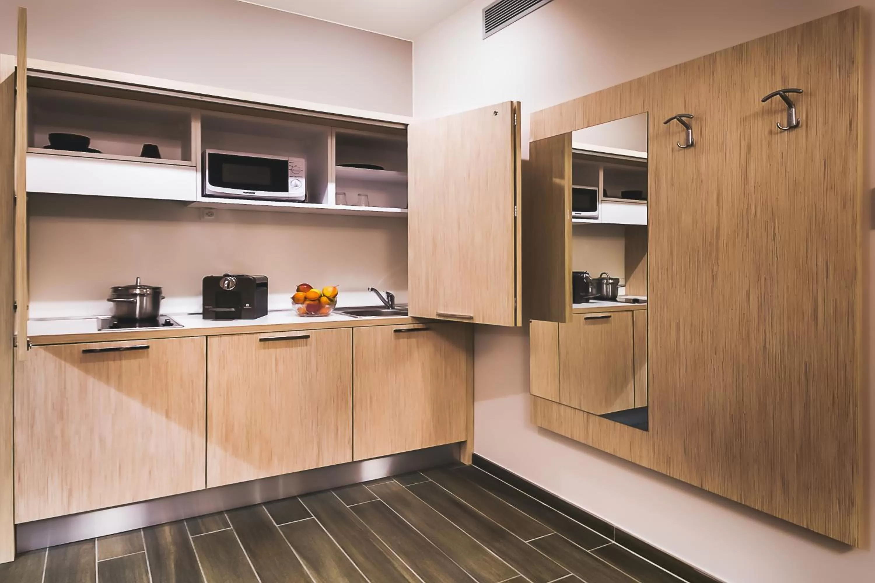 Kitchen or kitchenette in Ibis Styles Charleroi Airport Aero 44
