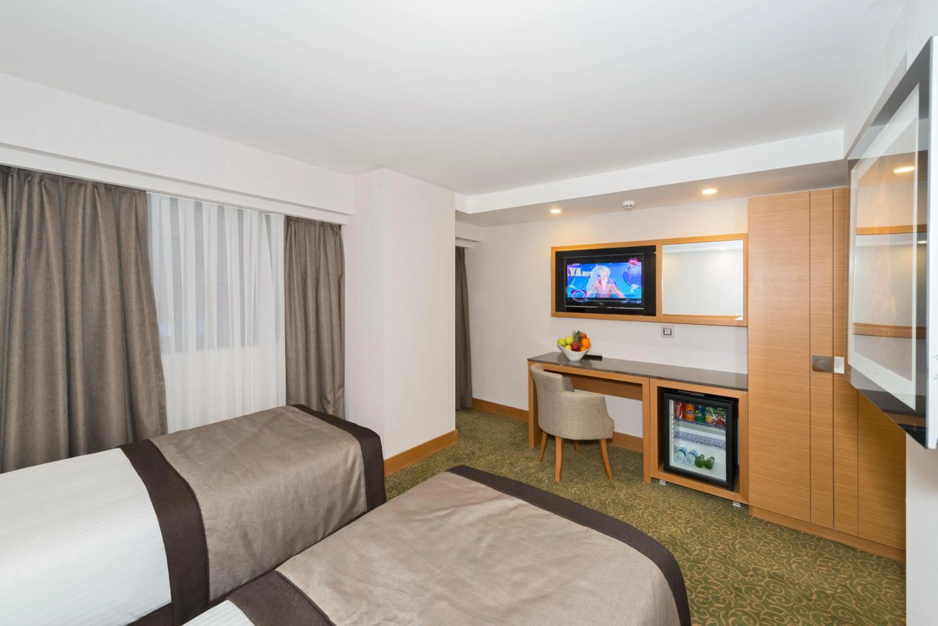 Photo of the whole room, Bed in Bisetun Hotel