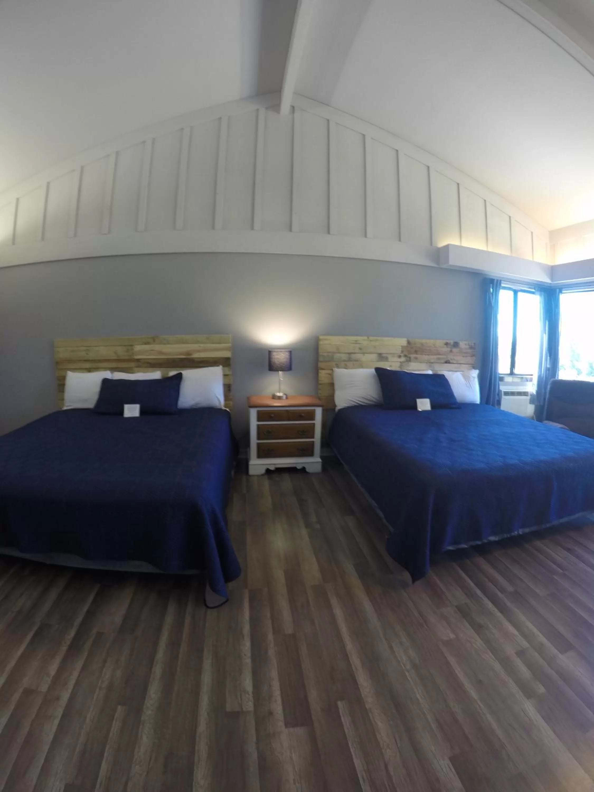 Bed in Ridgemark Golf Club and Resort