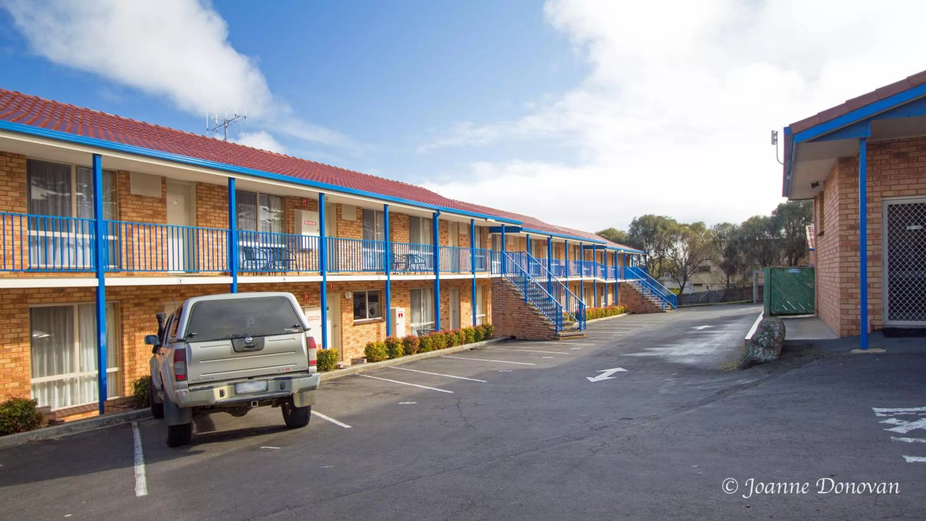 Property building in Blue Whale Motor Inn & Apartments