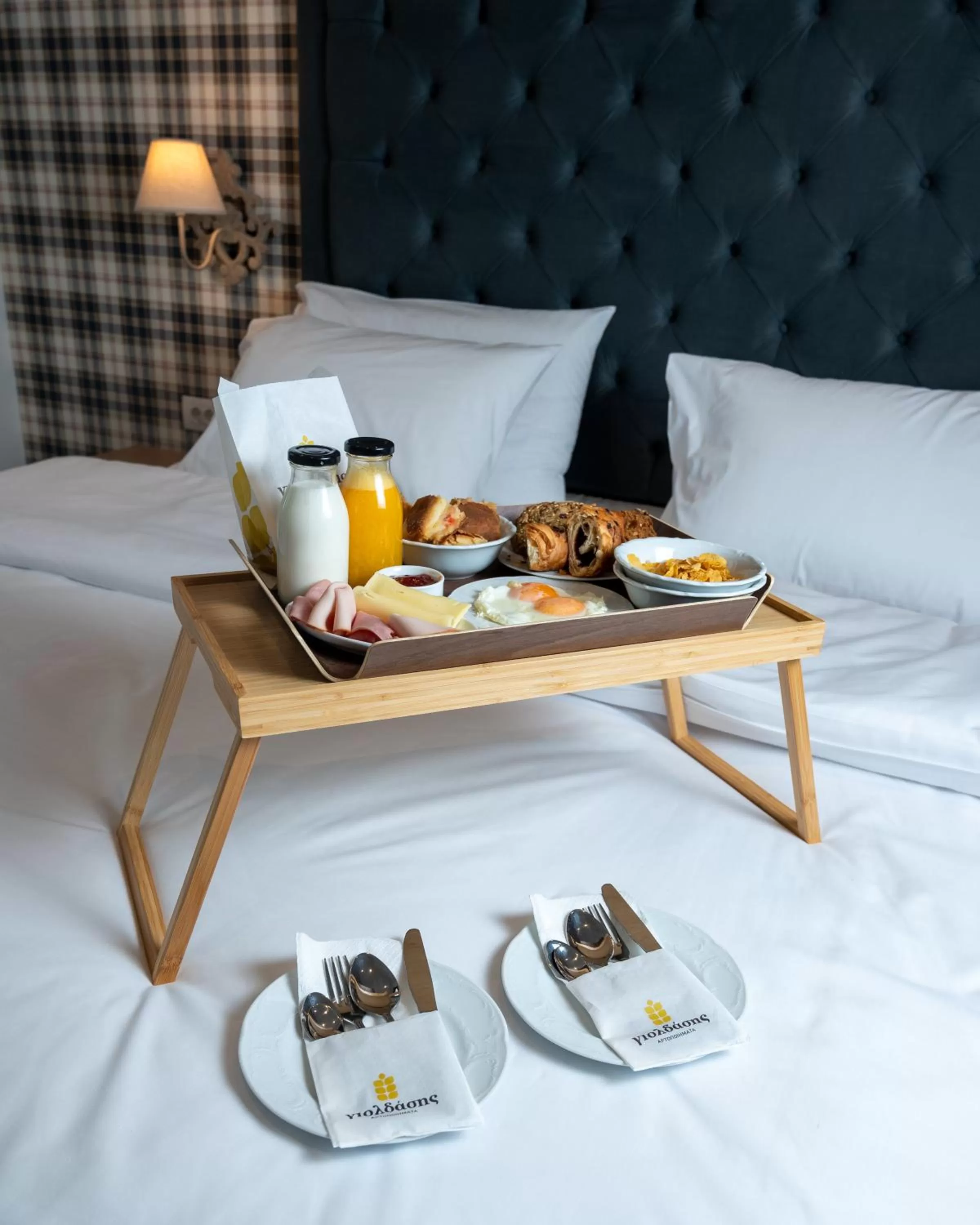 Breakfast, Bed in Brettania Hotel