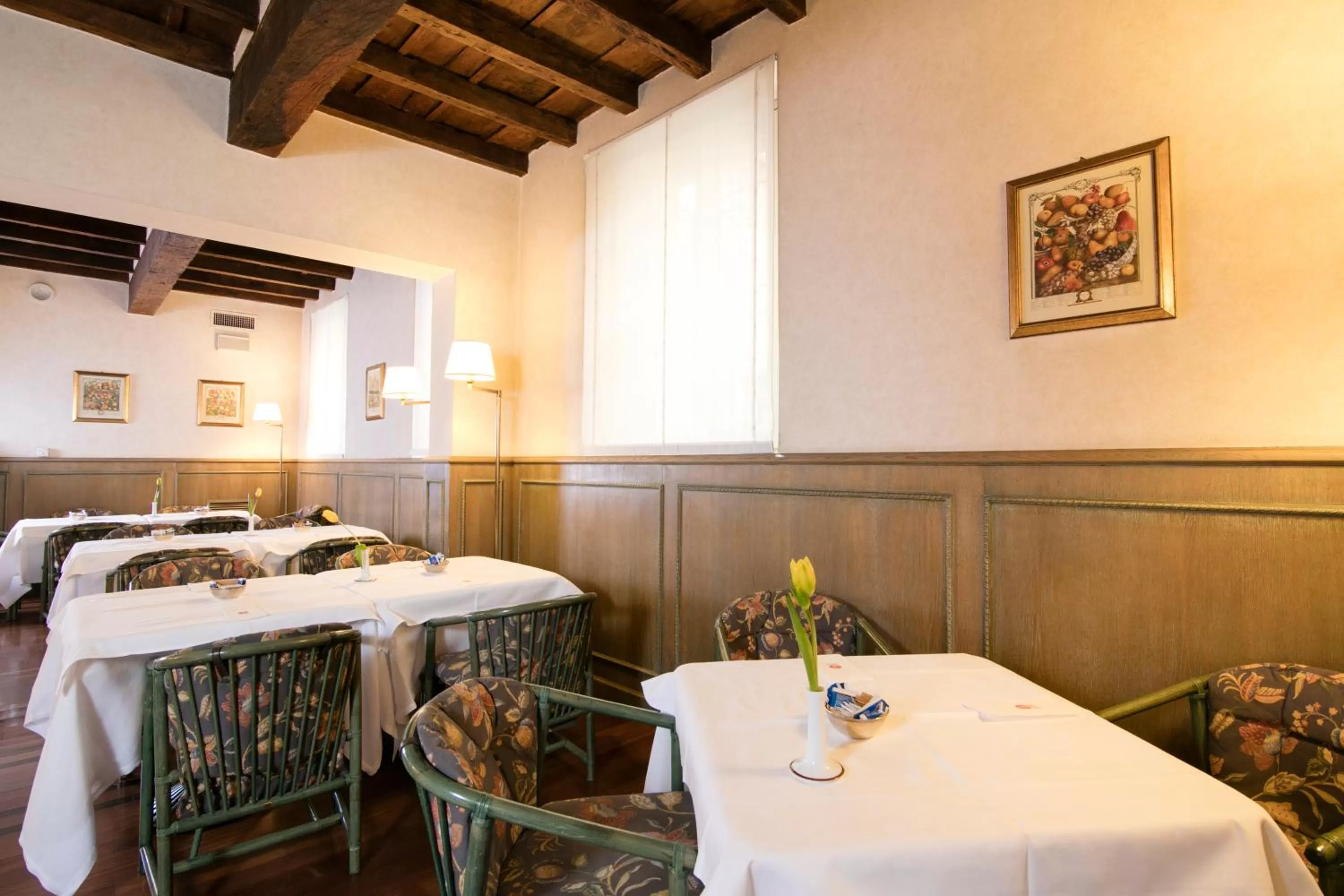 Restaurant/places to eat in Albergo Delle Notarie