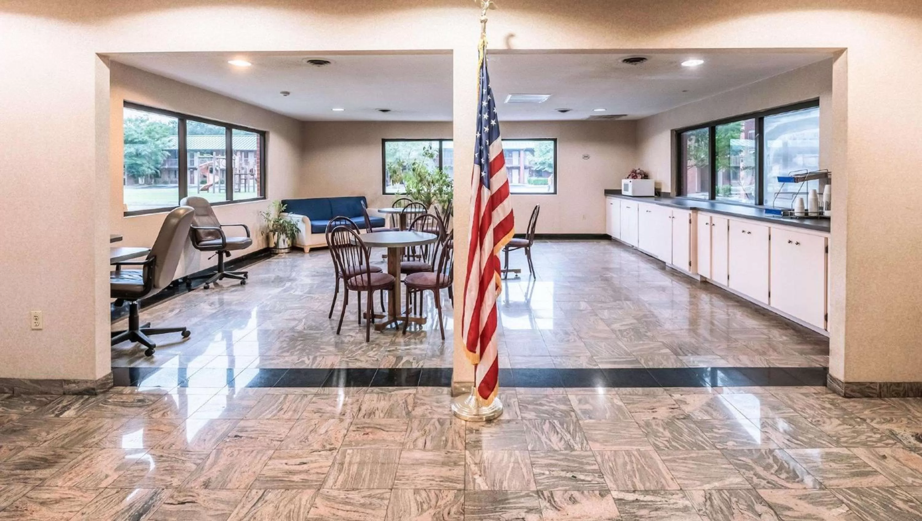 Lobby or reception in Studios and Suites 4 Less Emporia