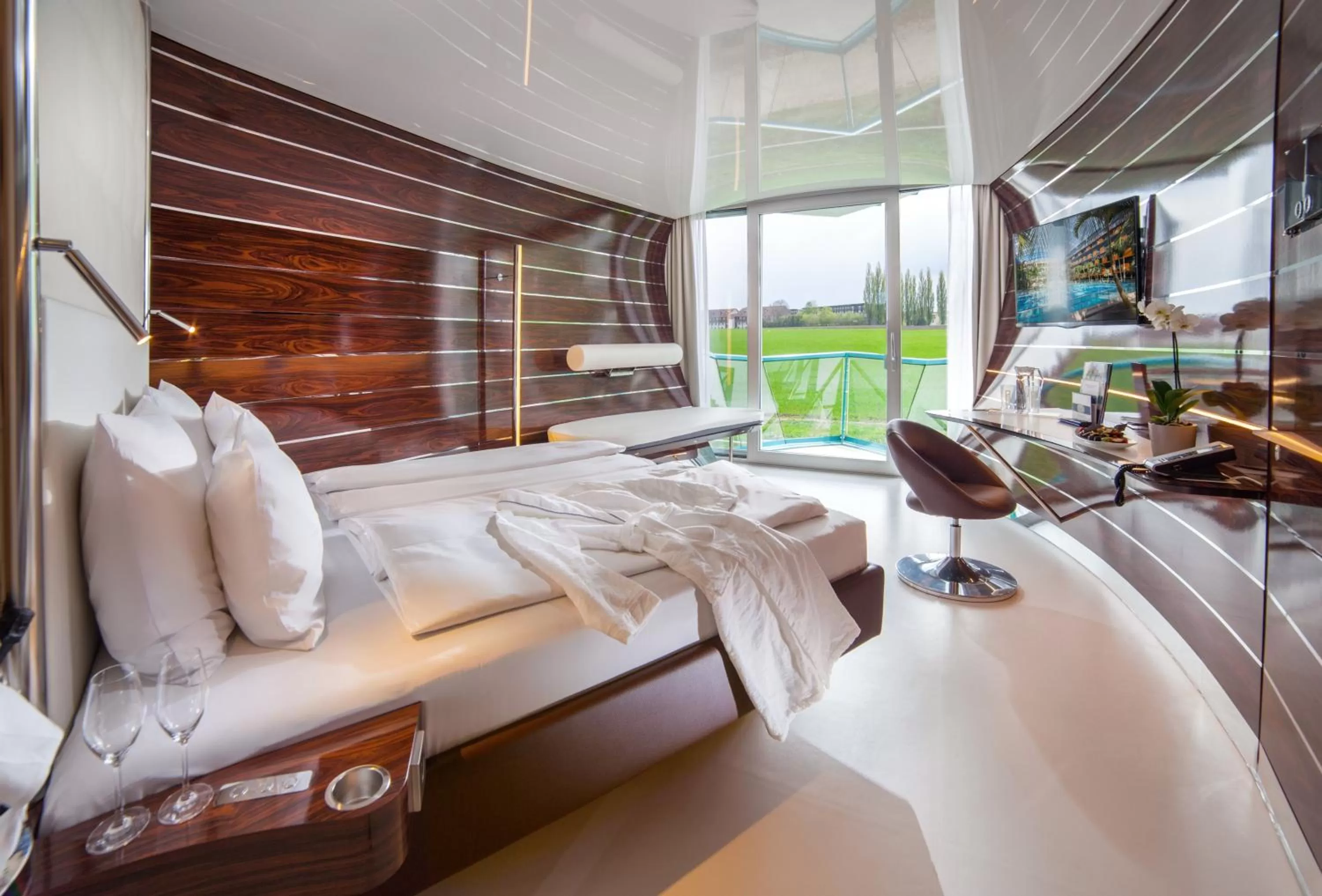 Photo of the whole room, Bed in Hotel Victory Therme Erding