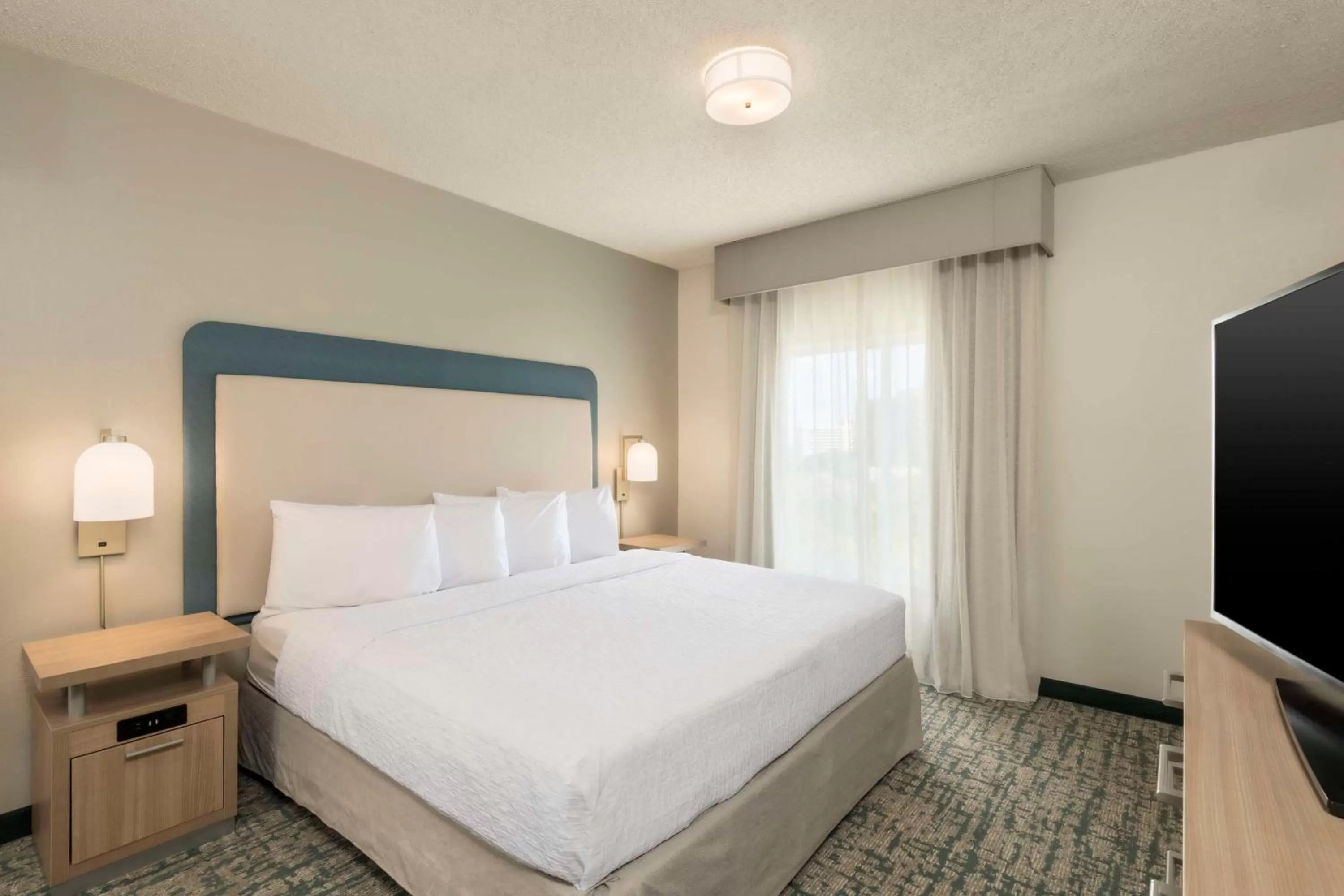 One-Bedroom King Suite - Disability Access/Non-Smoking in Homewood Suites Miami Airport/Blue Lagoon