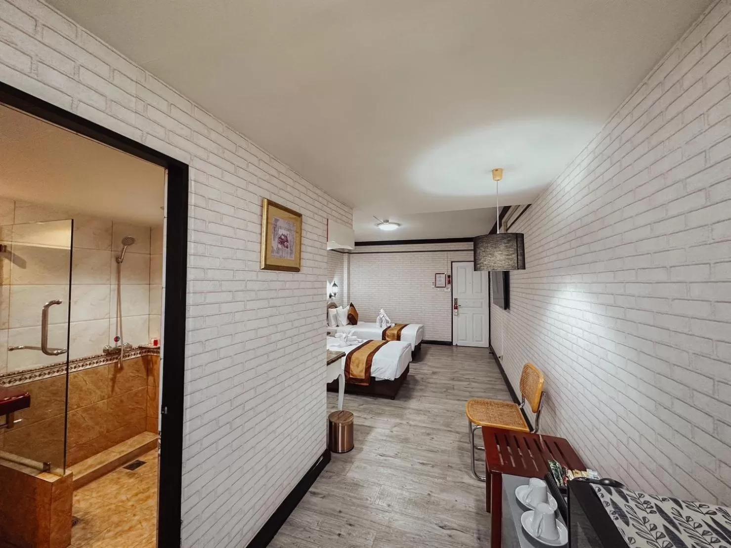 Photo of the whole room, Bed in Hotel De Khuvieng