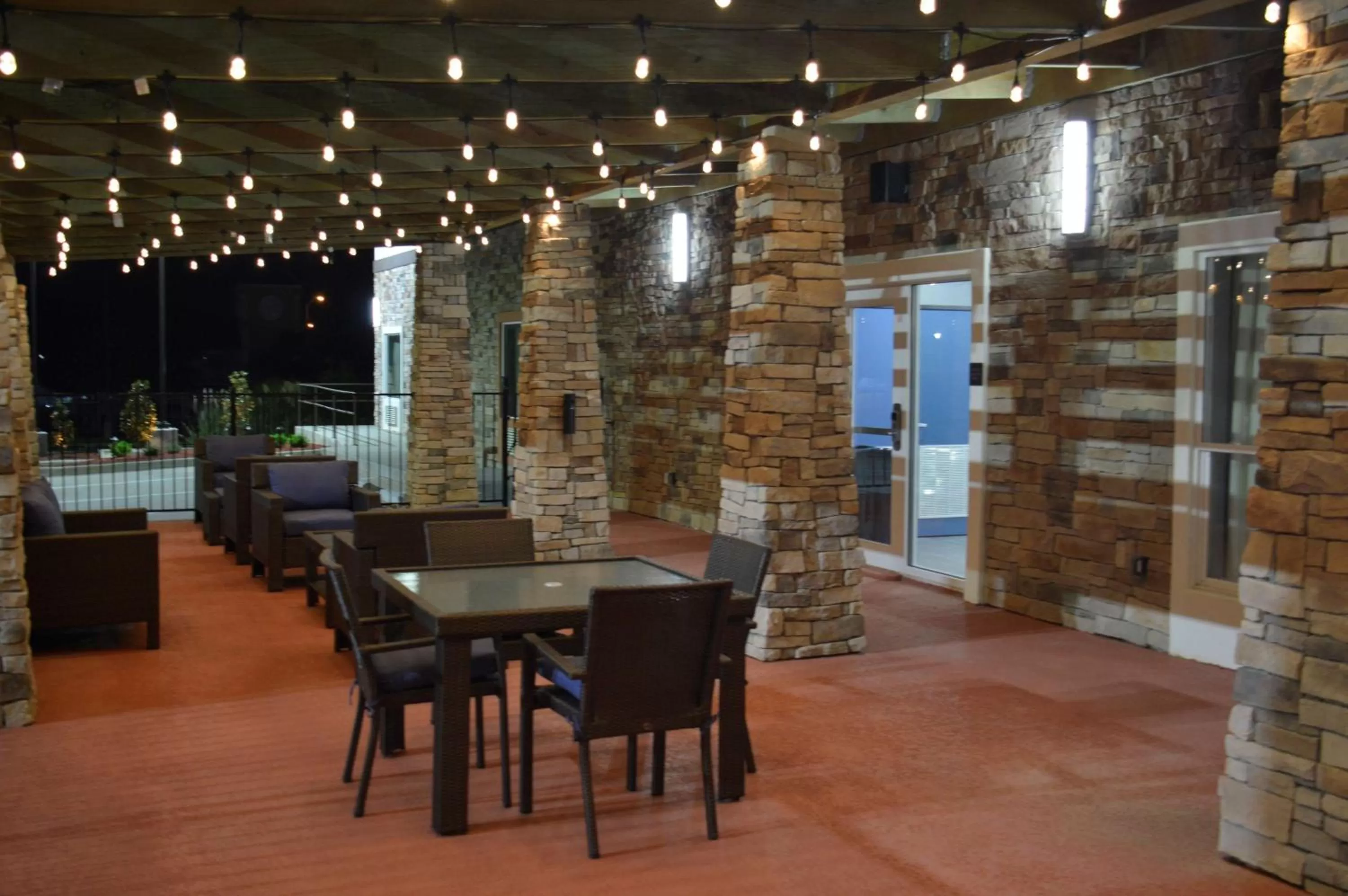 Property building, Restaurant/Places to Eat in Best Western Plus Airport Inn & Suites